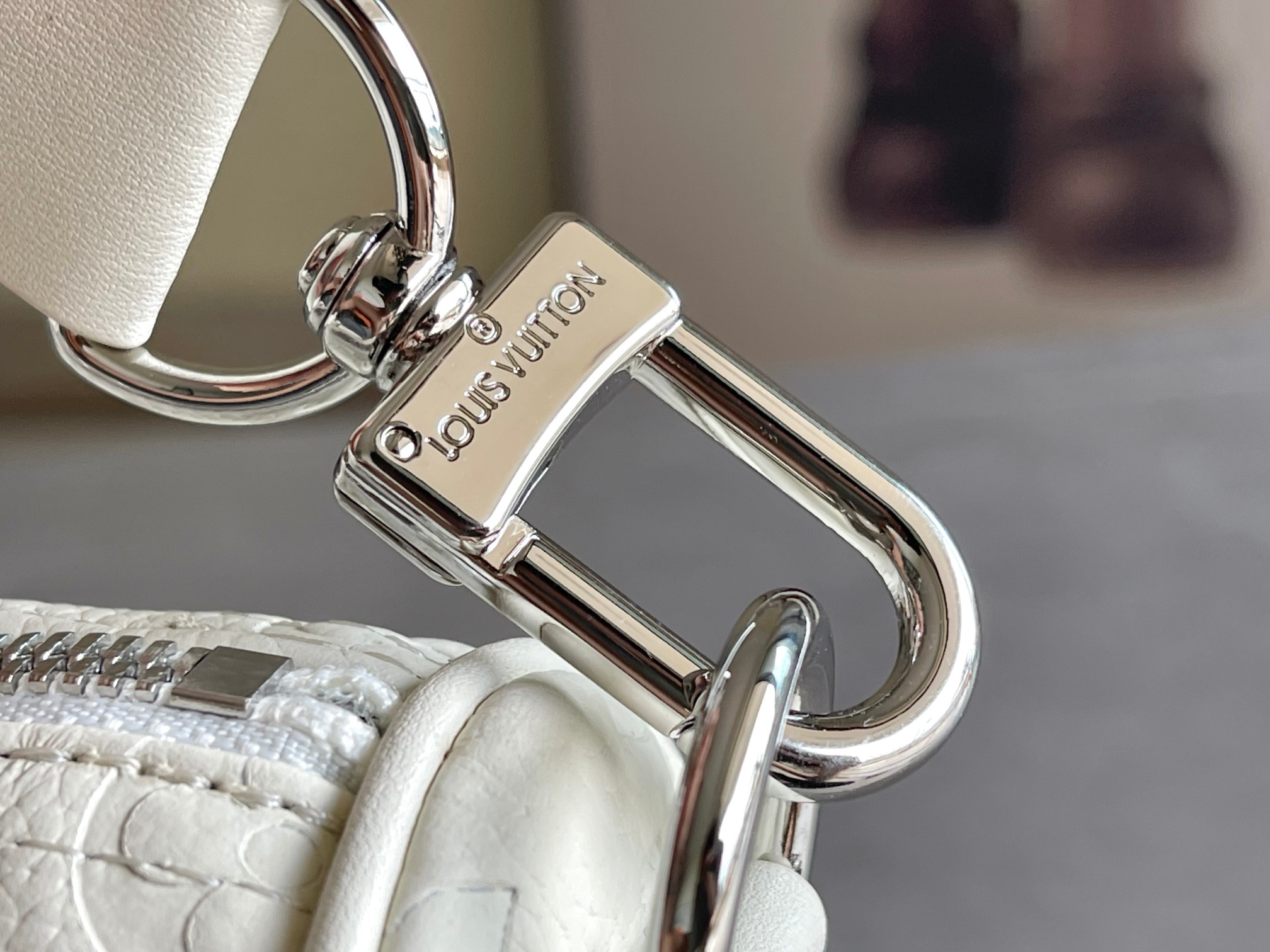Louis Vuitton Keepall Bandoulière 25 Handbag