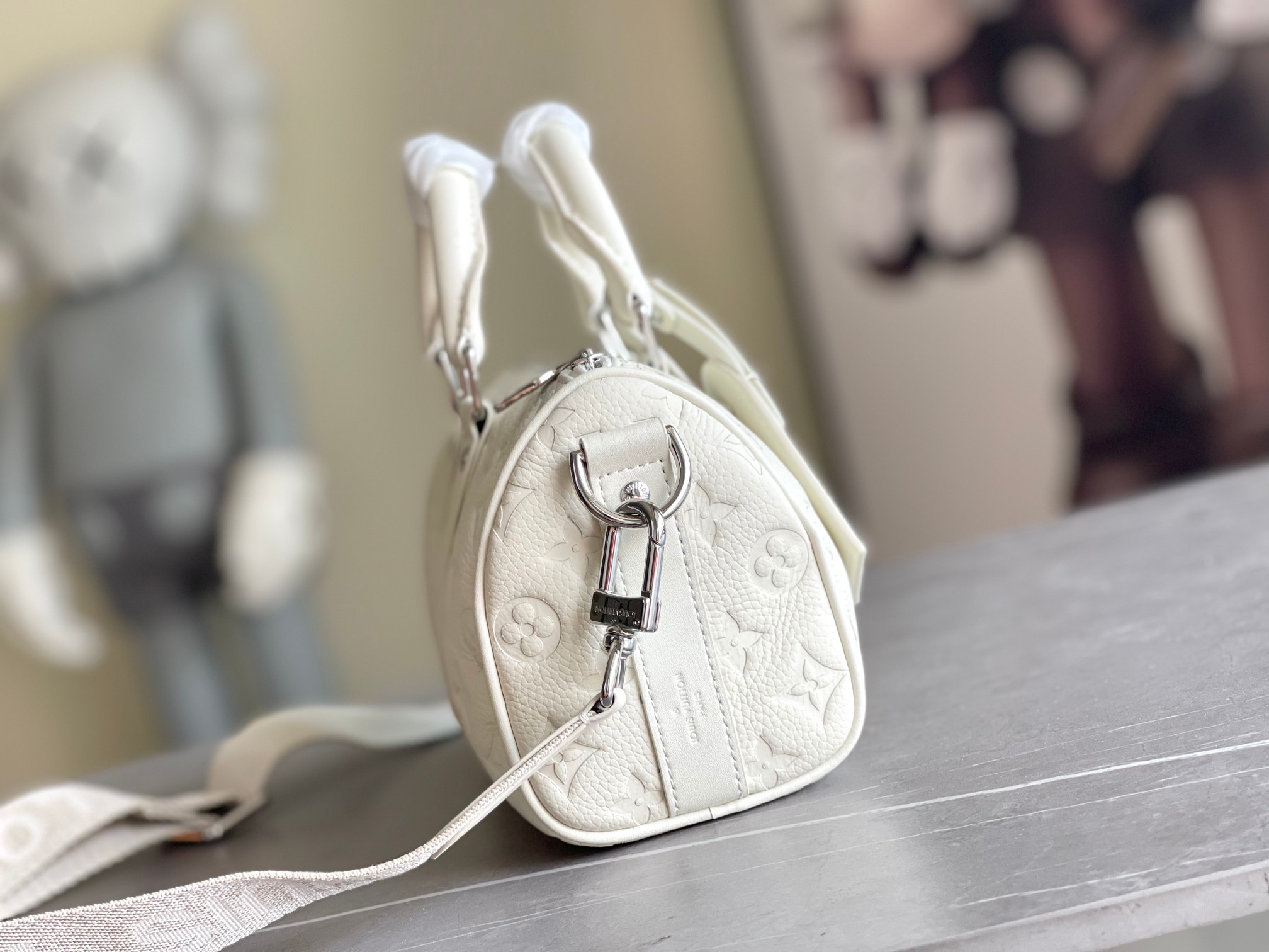 Louis Vuitton Keepall Bandoulière 25 Handbag