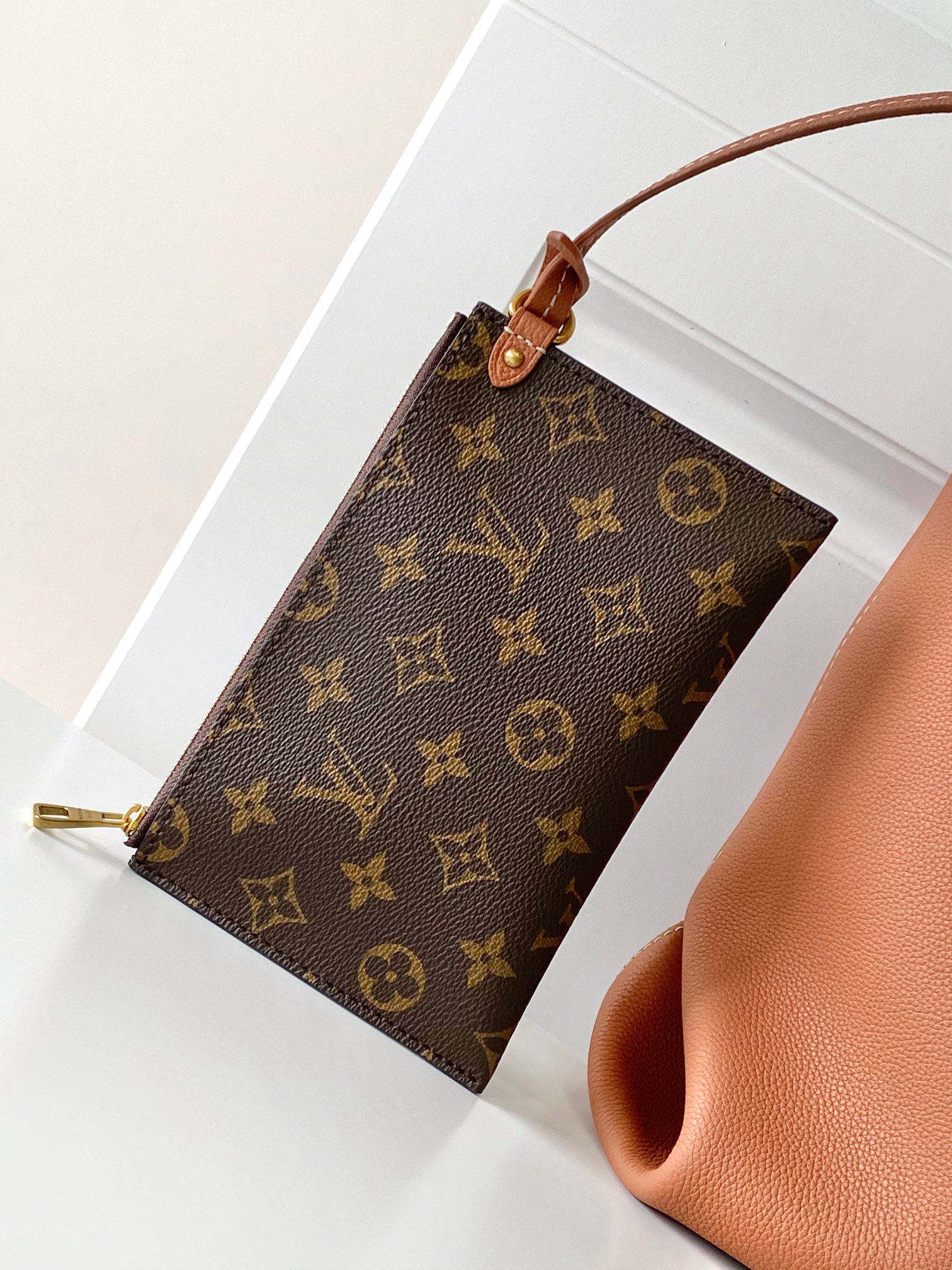 Low Key Cabas Medium Handbag