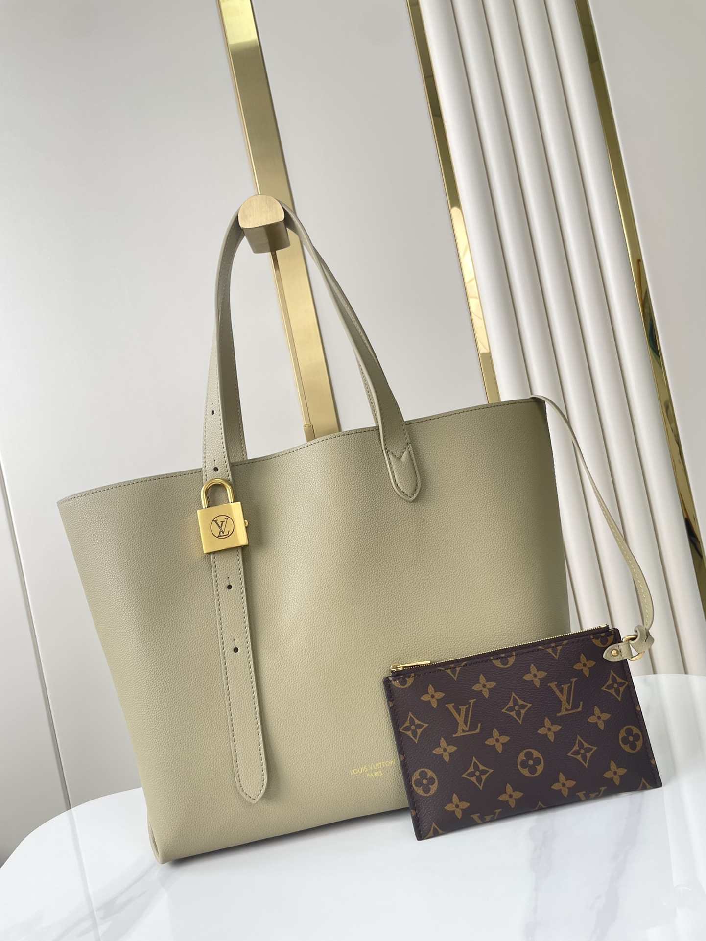 Low Key Cabas Medium Handbag