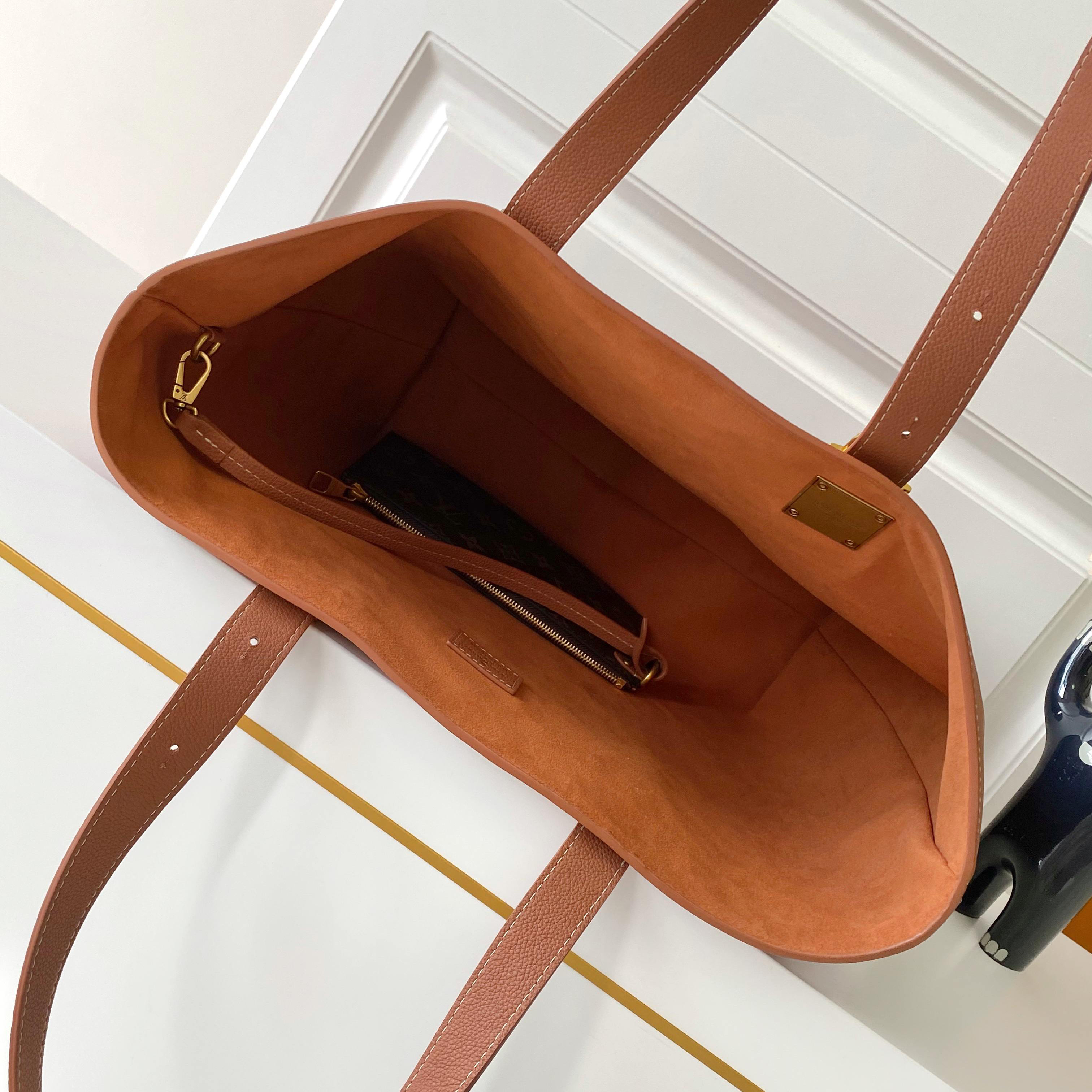 Low Key Cabas Medium Handbag