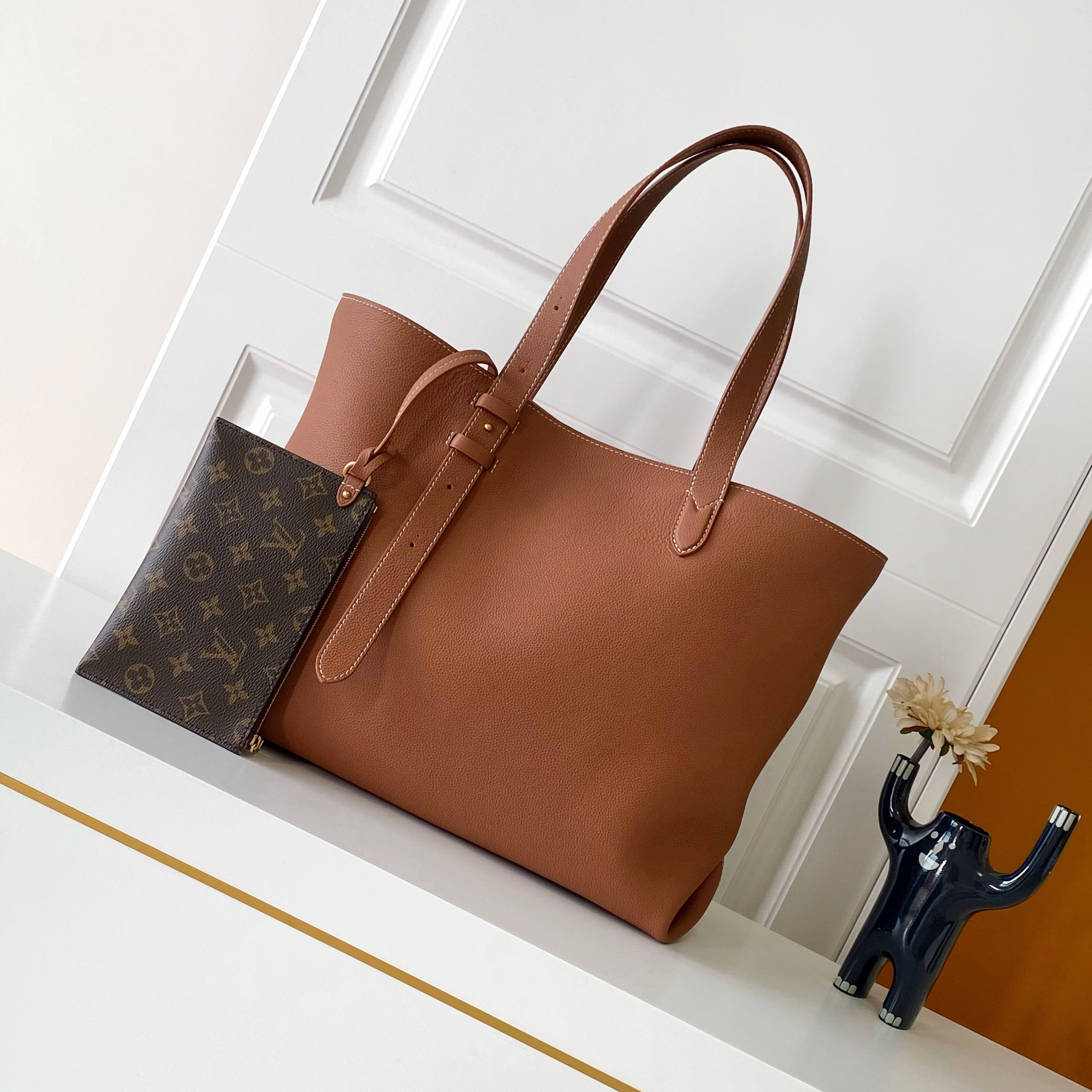 Low Key Cabas Medium Handbag