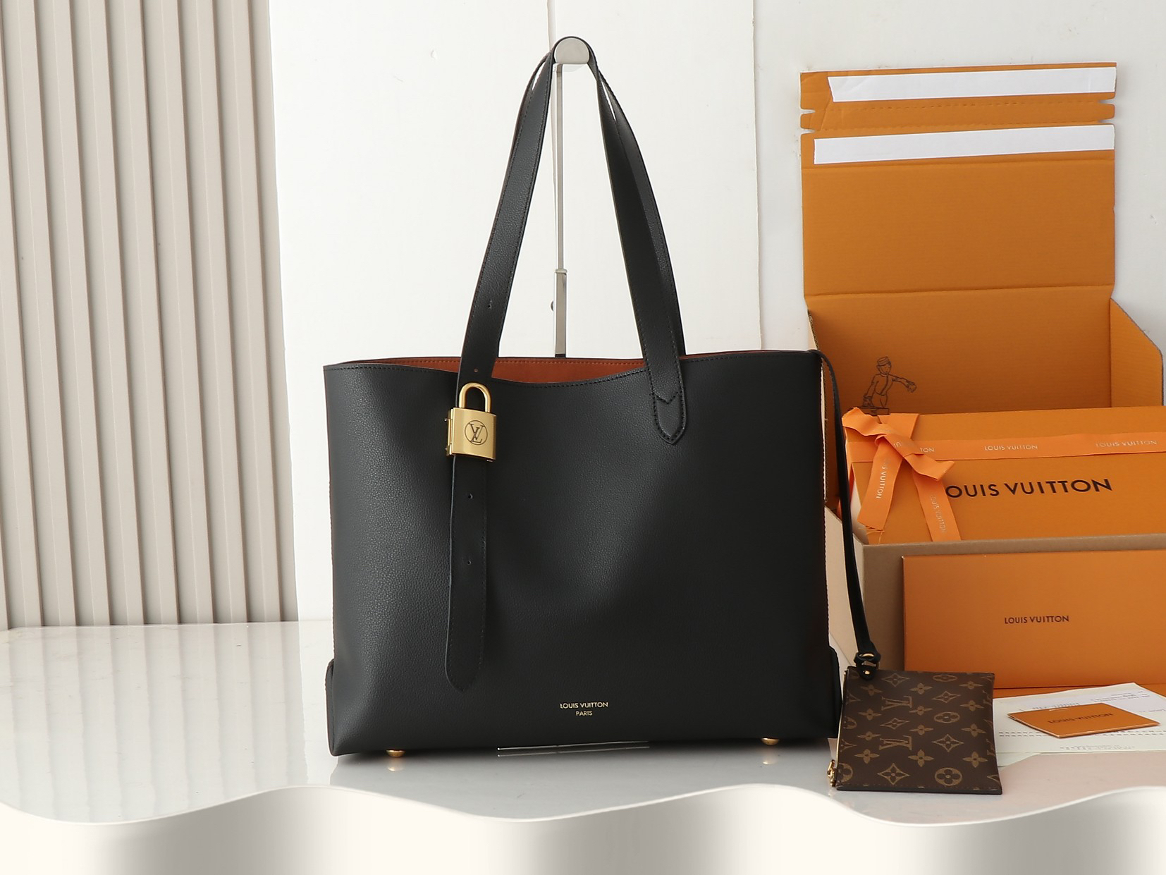 Low Key Cabas Medium Handbag