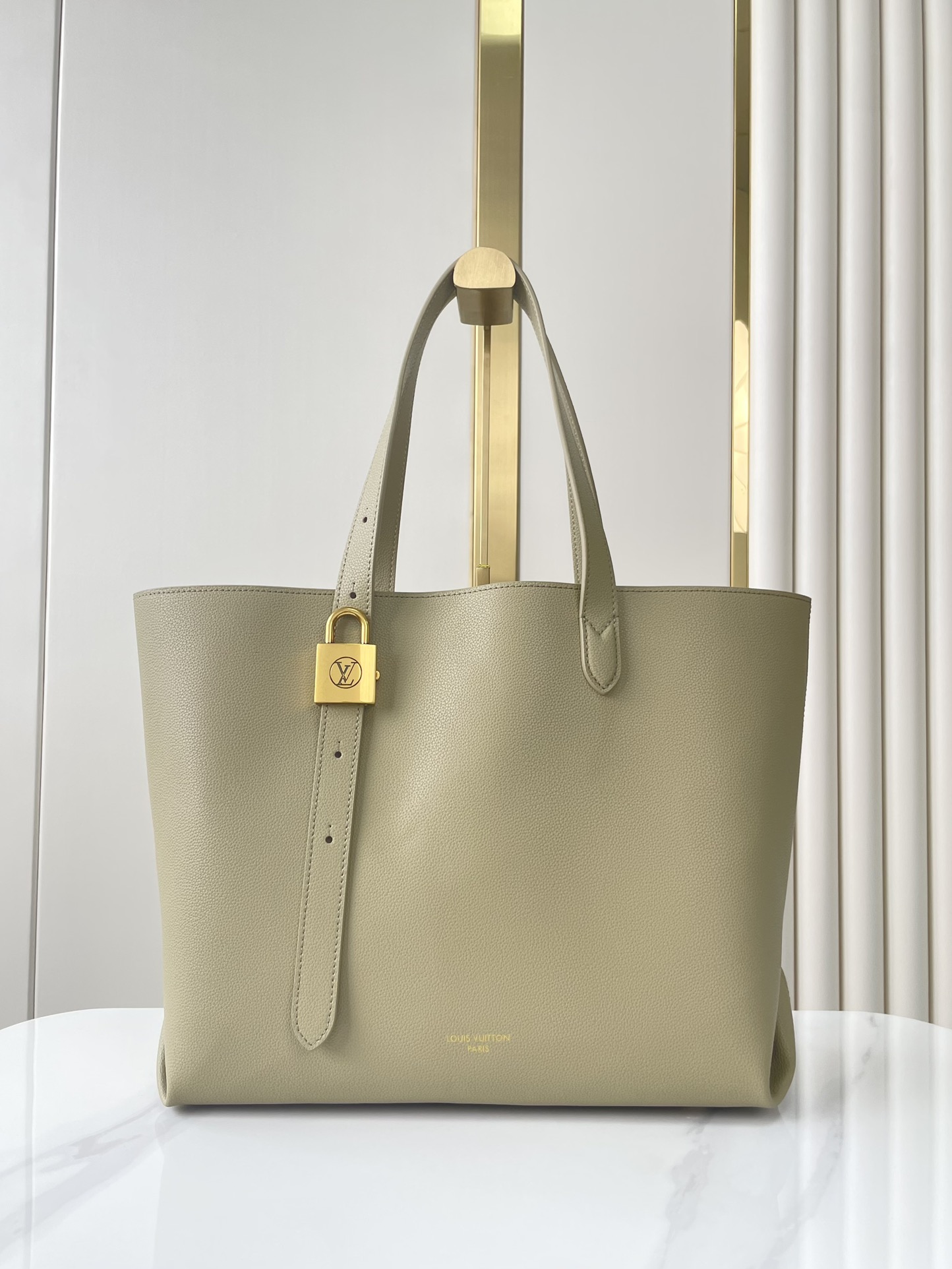 Low Key Cabas Medium Handbag