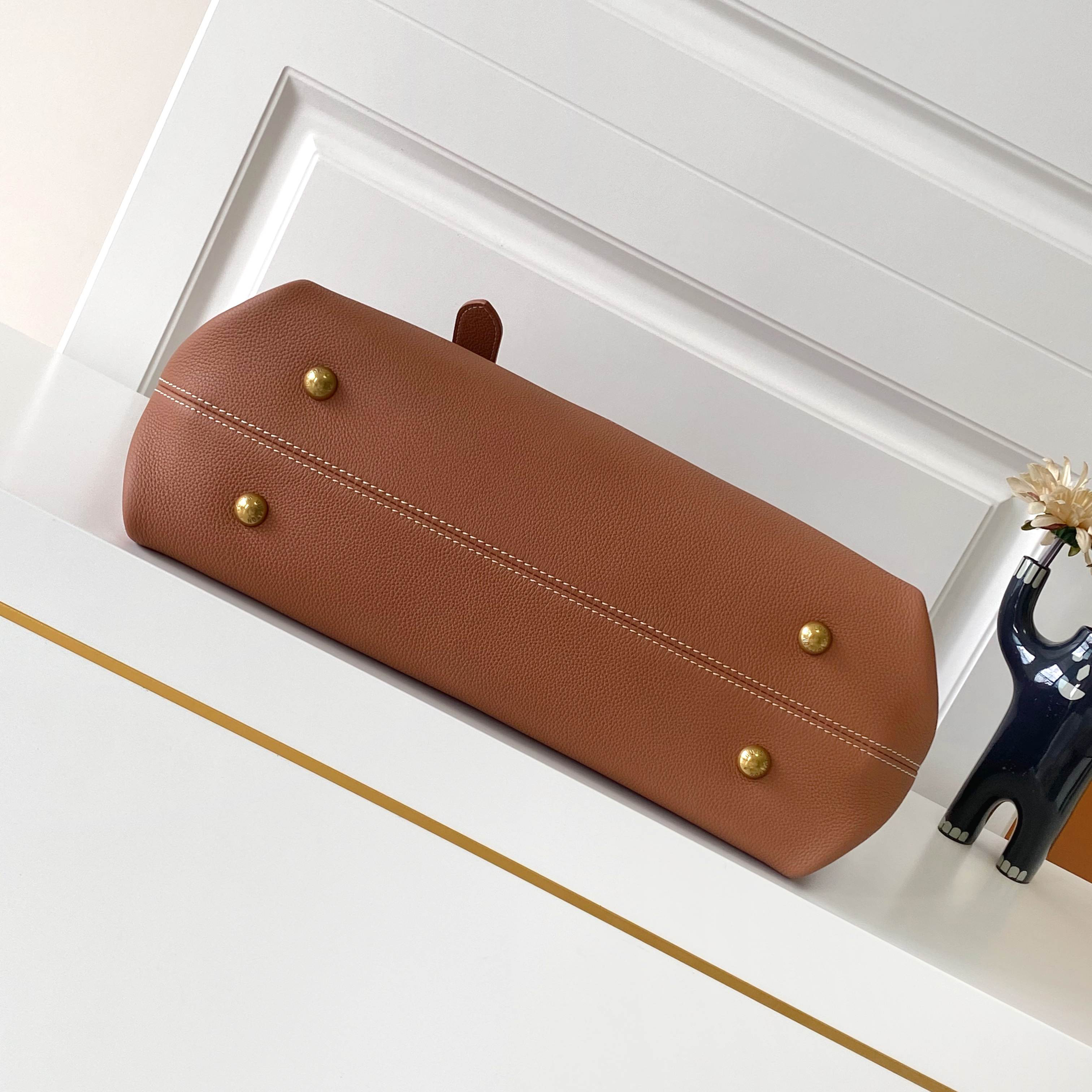 Low Key Cabas Medium Handbag