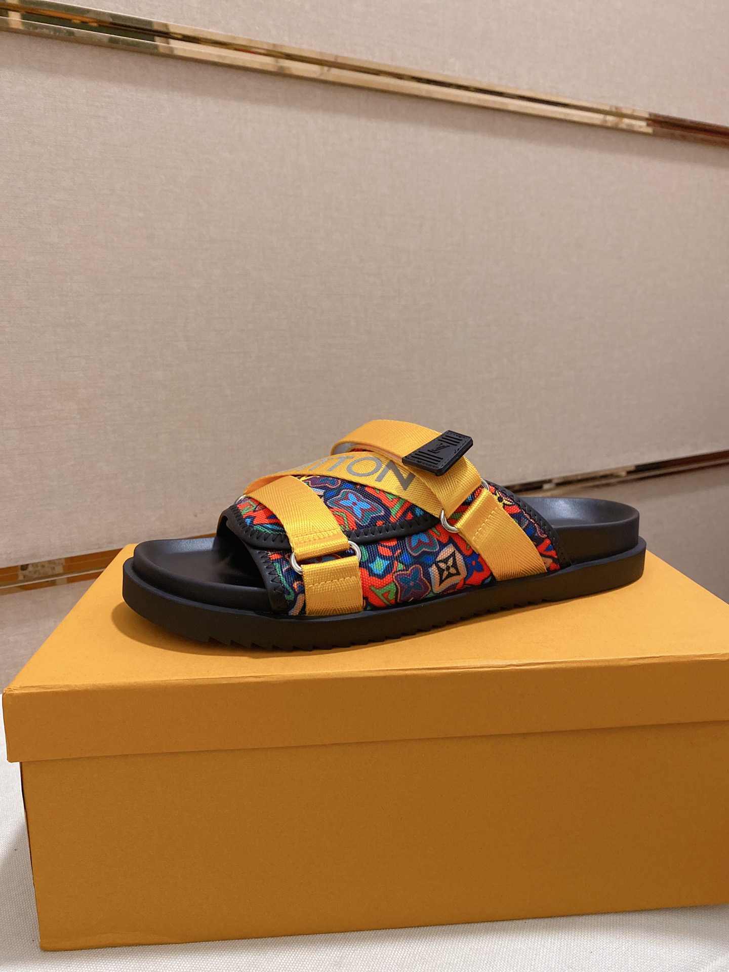 LV Louis Vuitton Creative Color-Blocked Slide Sandals