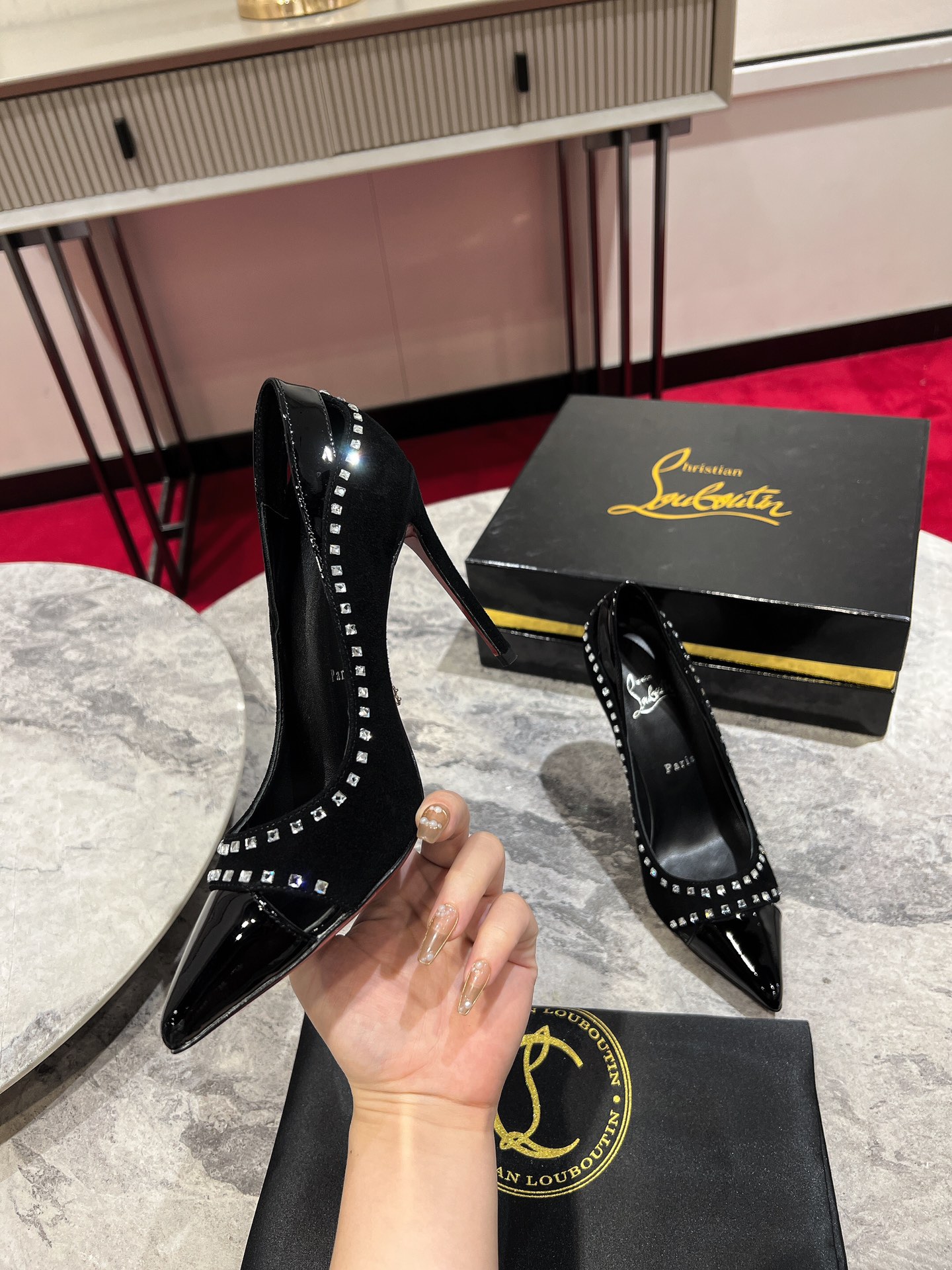 Louboutins duvette strass stilettos