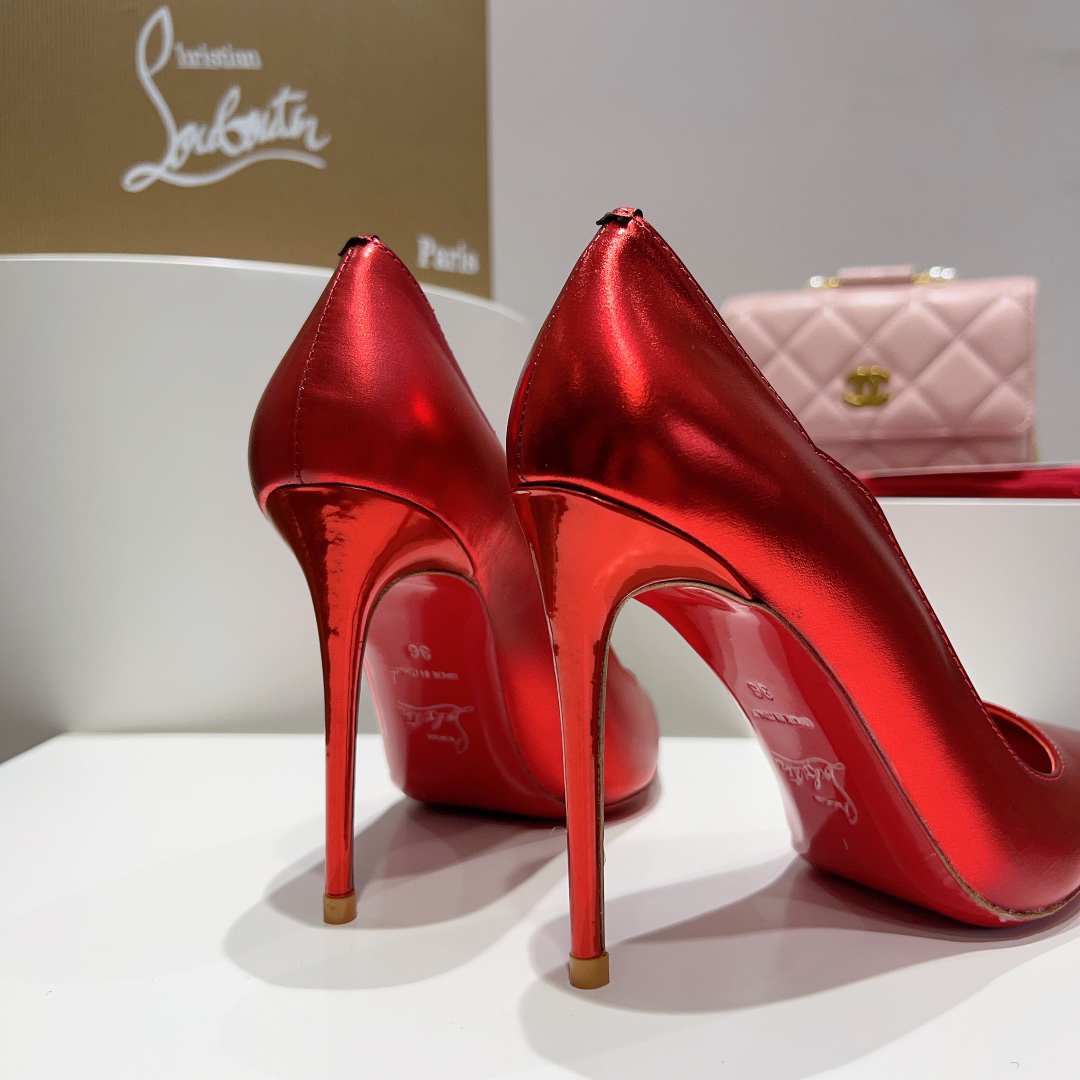 Christian Louboutin Patent Leather Wave Pattern tilettos