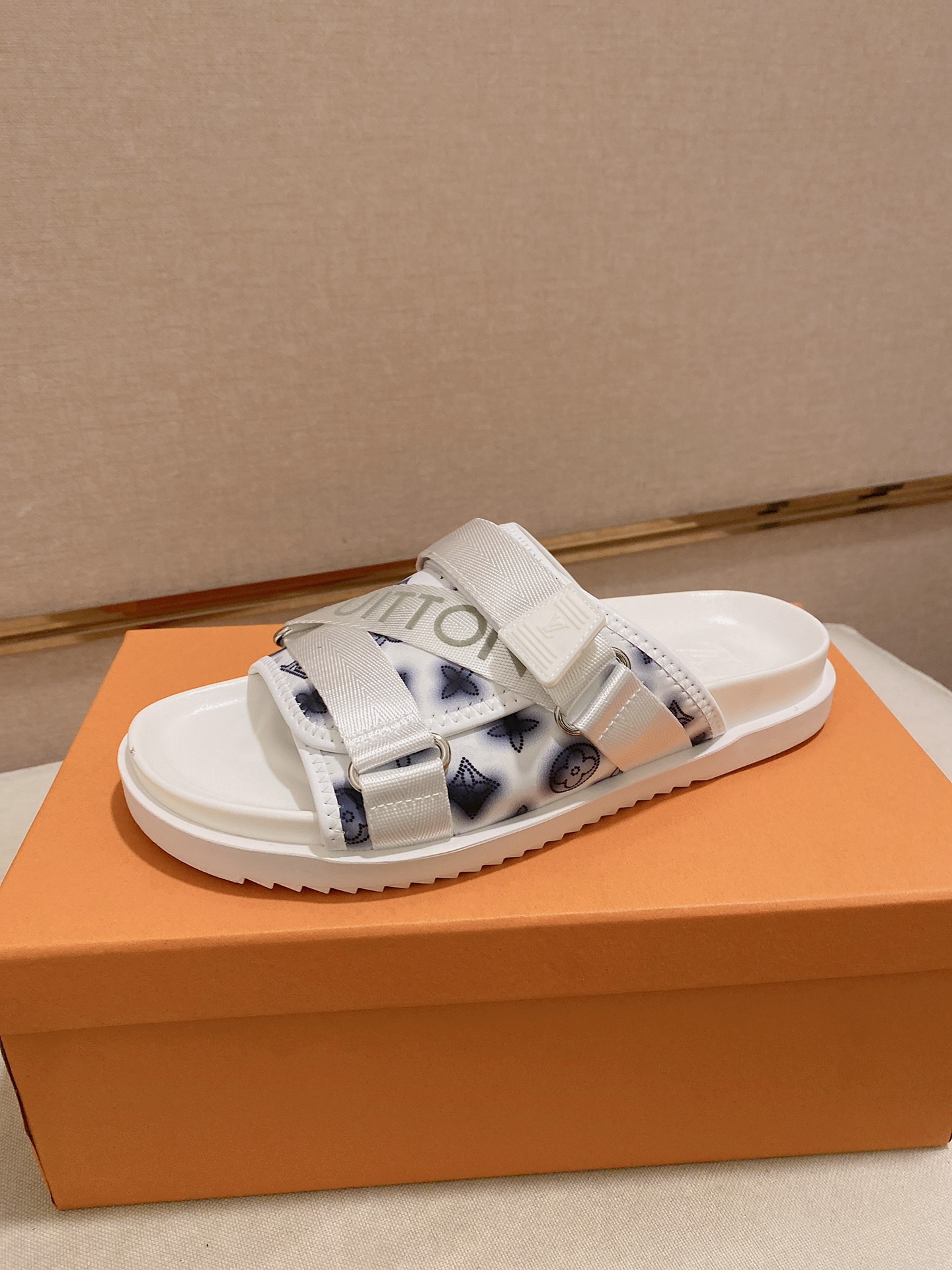 LV Louis Vuitton Classic Monogram Slide Sandals