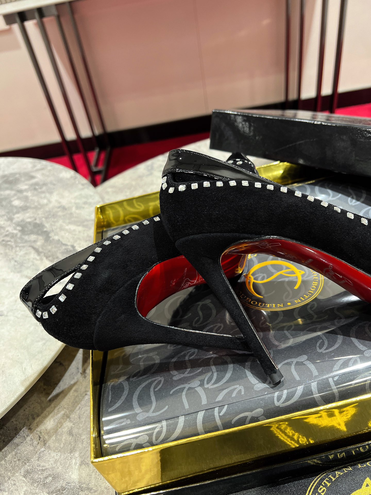 Louboutins duvette strass stilettos