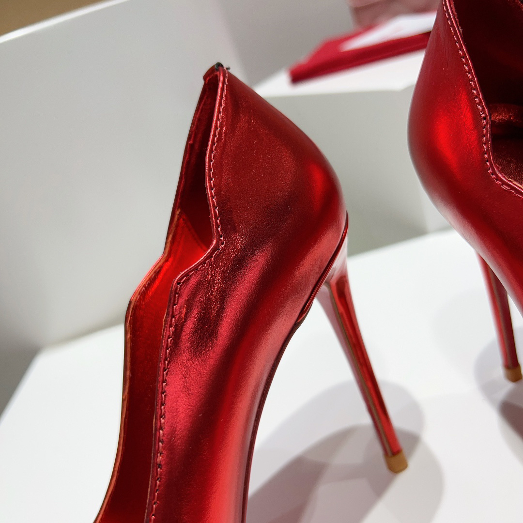 Christian Louboutin Patent Leather Wave Pattern tilettos