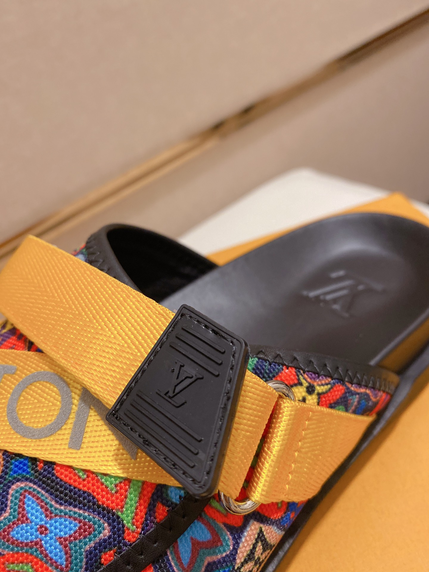 LV Louis Vuitton Creative Color-Blocked Slide Sandals