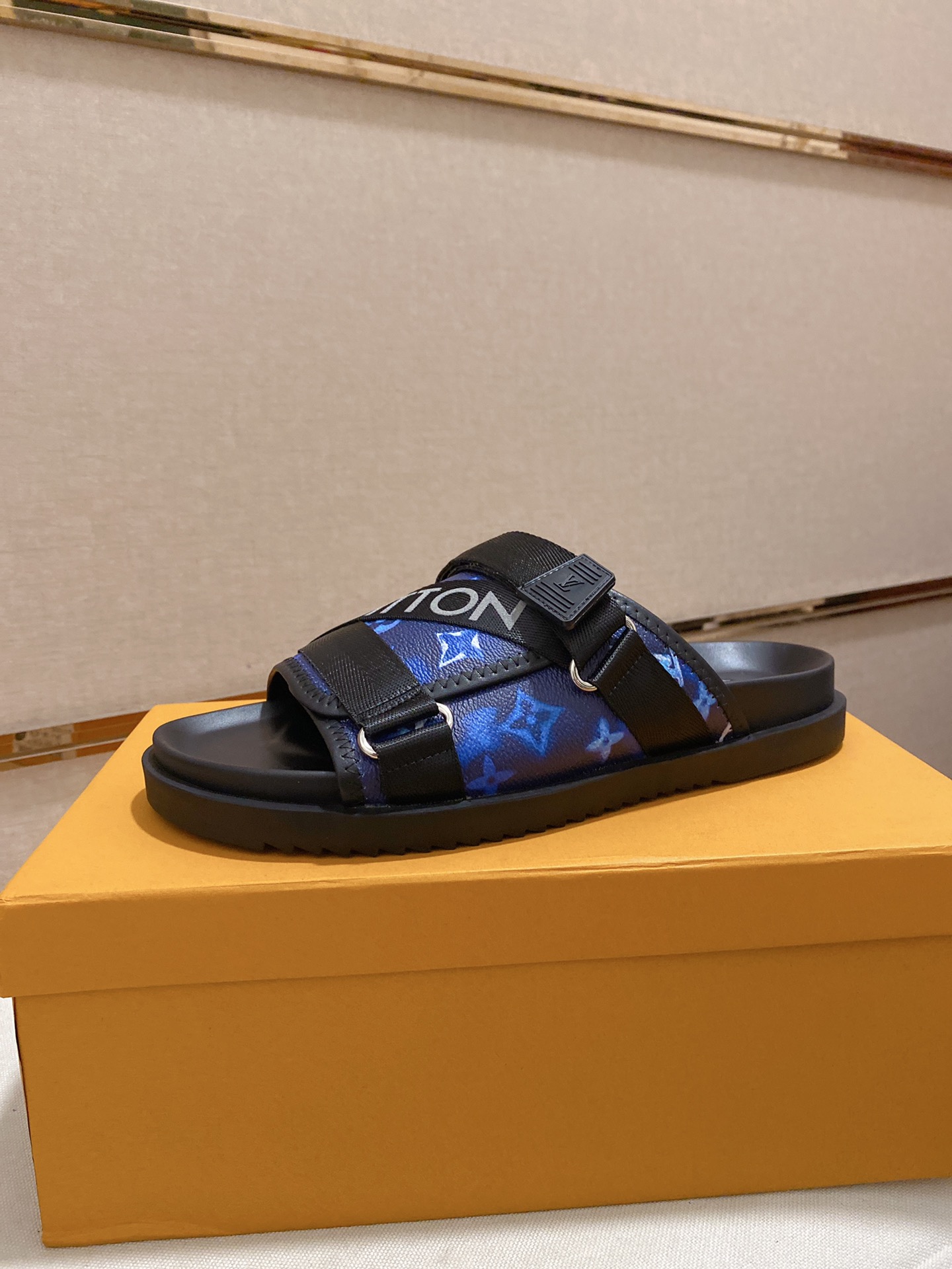 LV Louis Vuitton Classic Monogram Slide Sandals