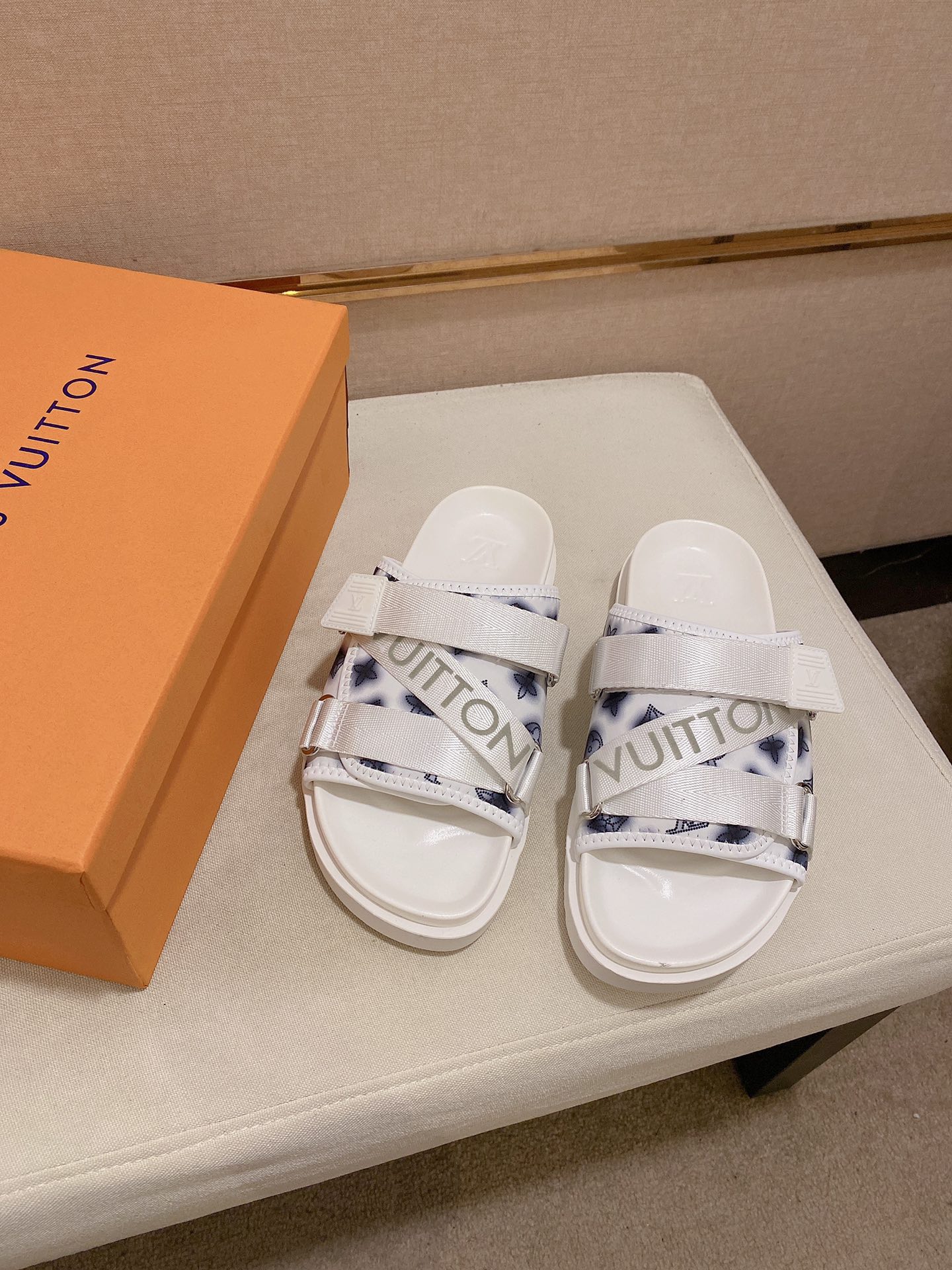 LV Louis Vuitton Classic Monogram Slide Sandals