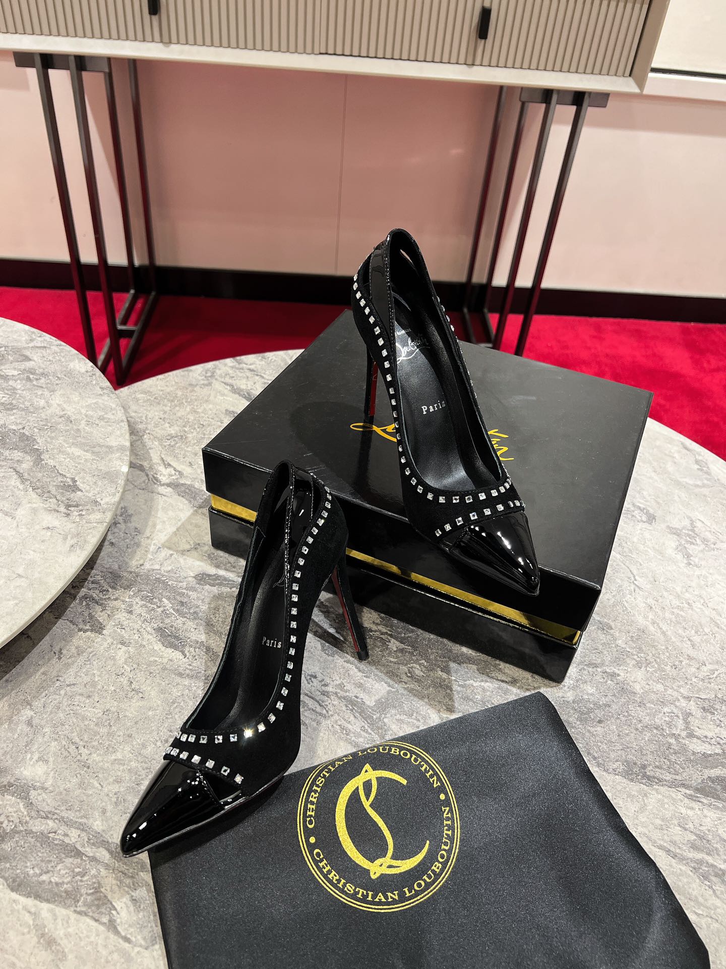 Louboutins duvette strass stilettos