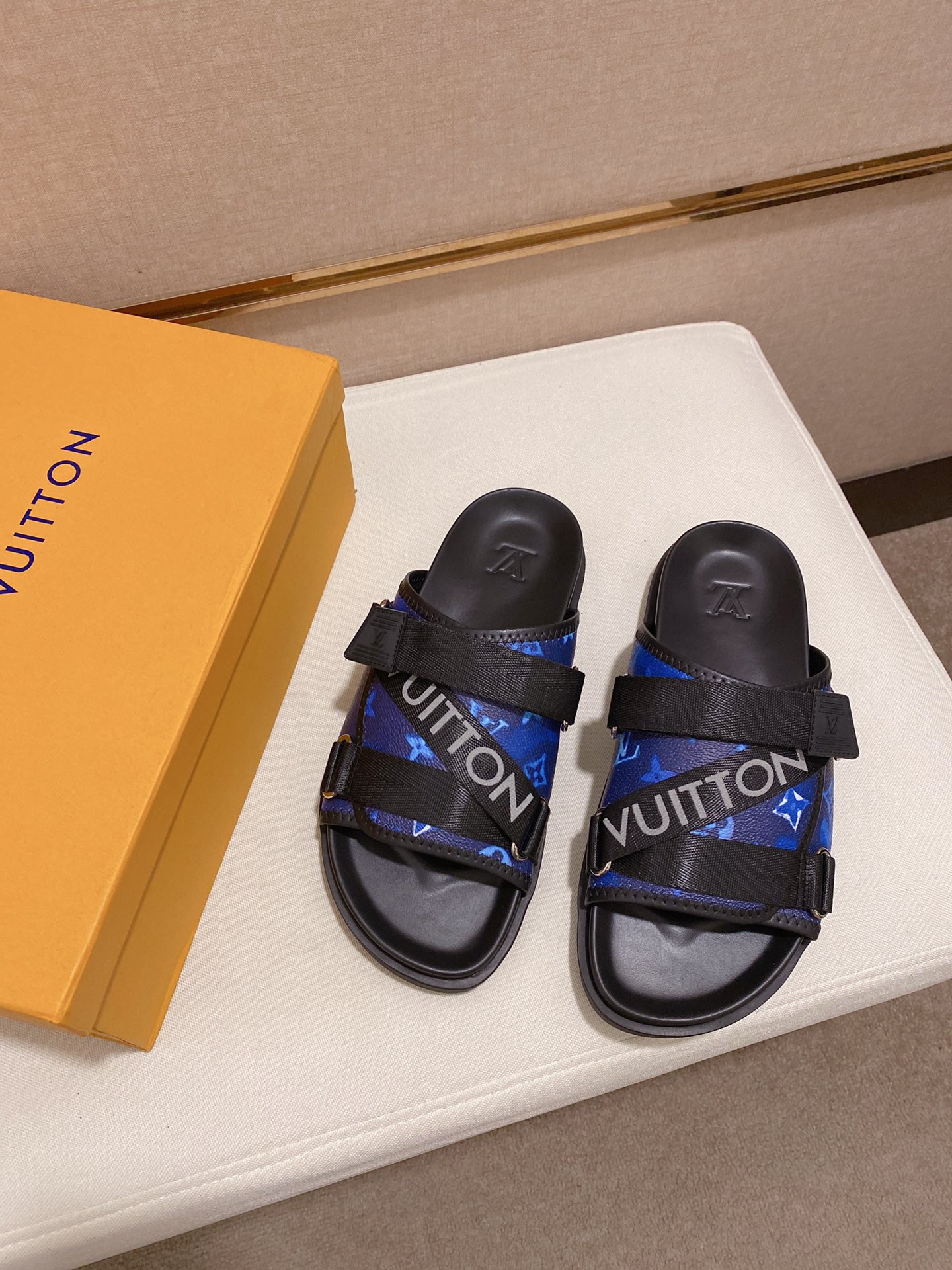LV Louis Vuitton Classic Monogram Slide Sandals