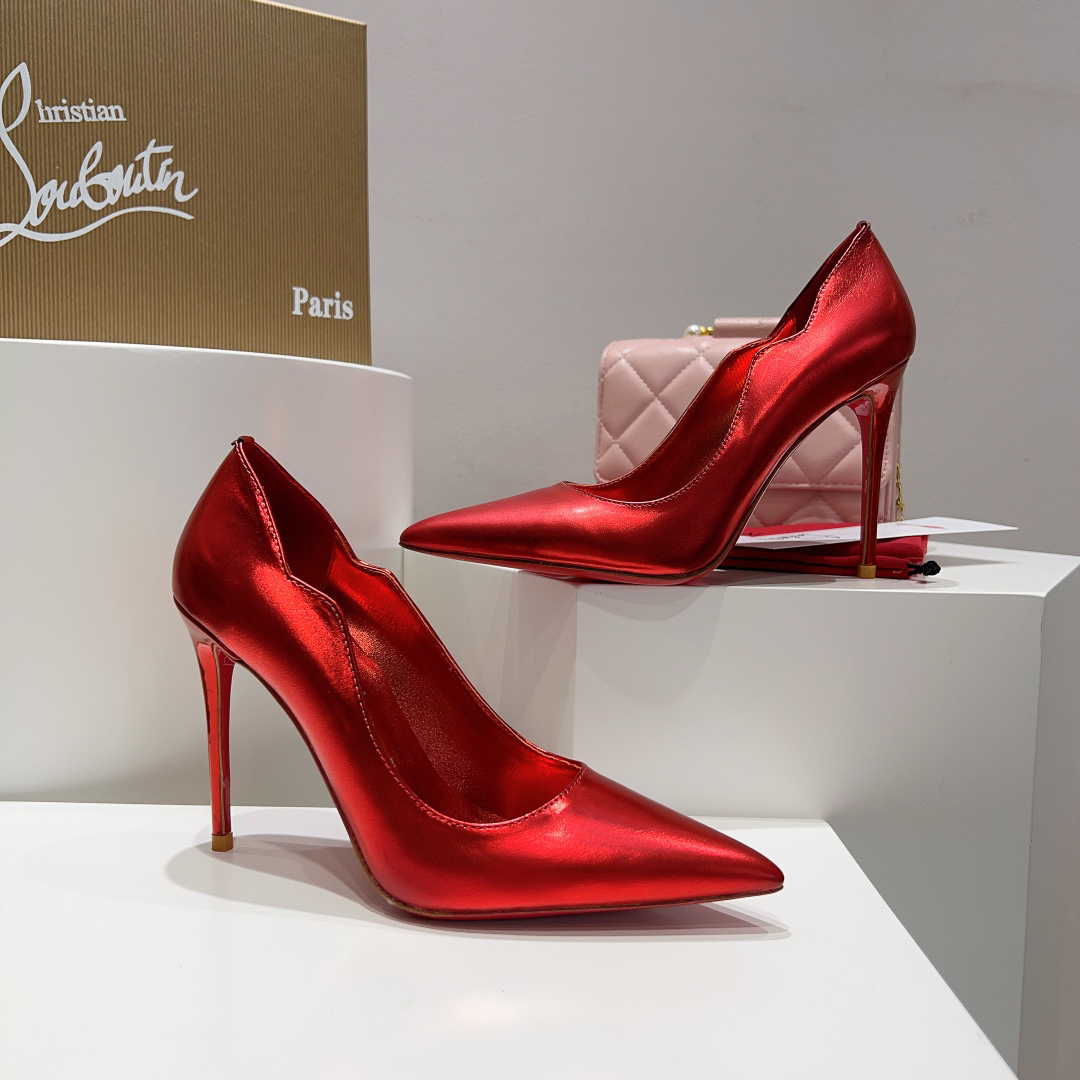 Christian Louboutin Patent Leather Wave Pattern tilettos