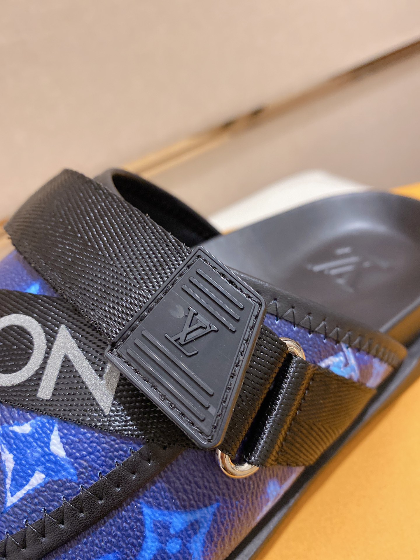 LV Louis Vuitton Classic Monogram Slide Sandals
