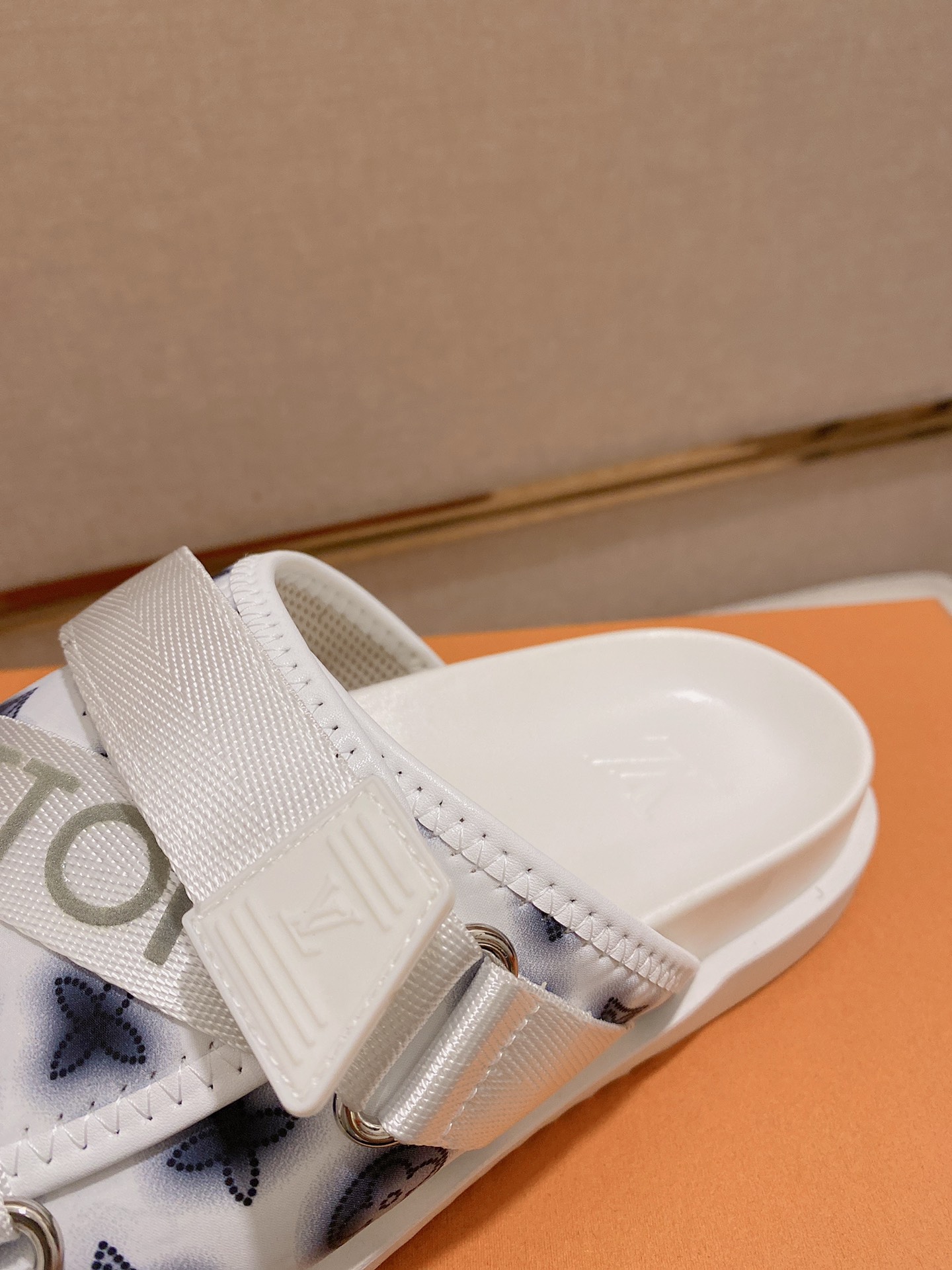 LV Louis Vuitton Classic Monogram Slide Sandals