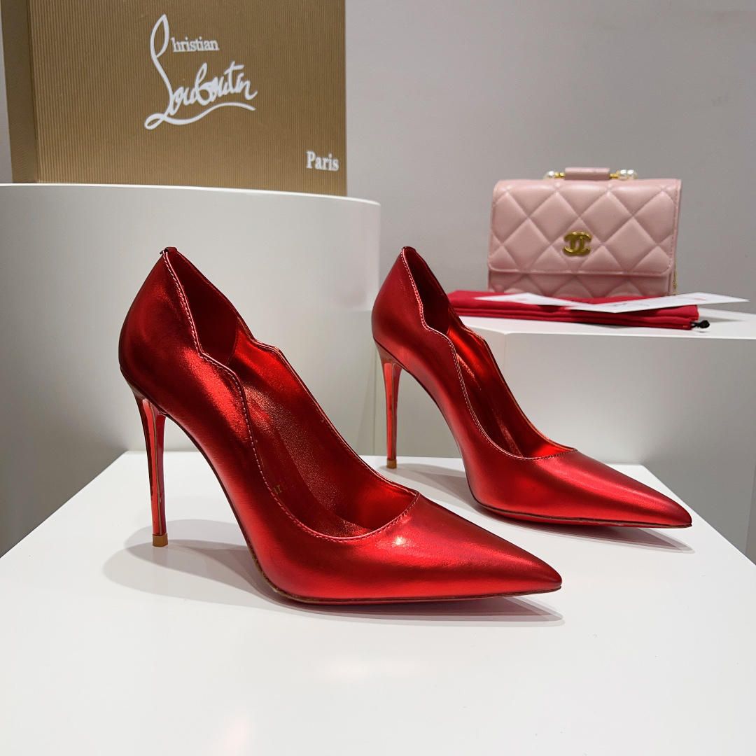 Christian Louboutin Patent Leather Wave Pattern tilettos