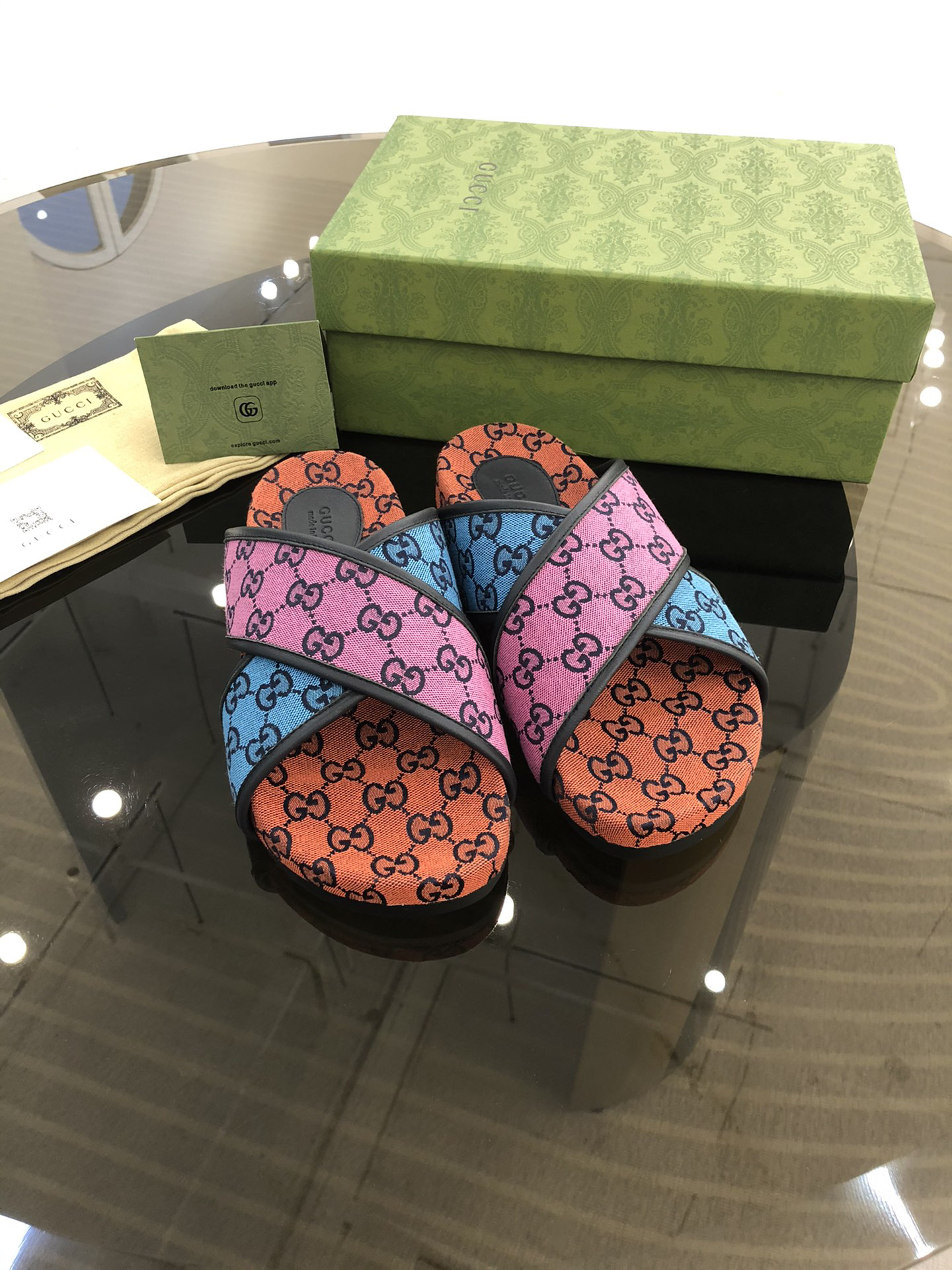 Gucci Spring/Summer Vintage Pattern Flip-Flops