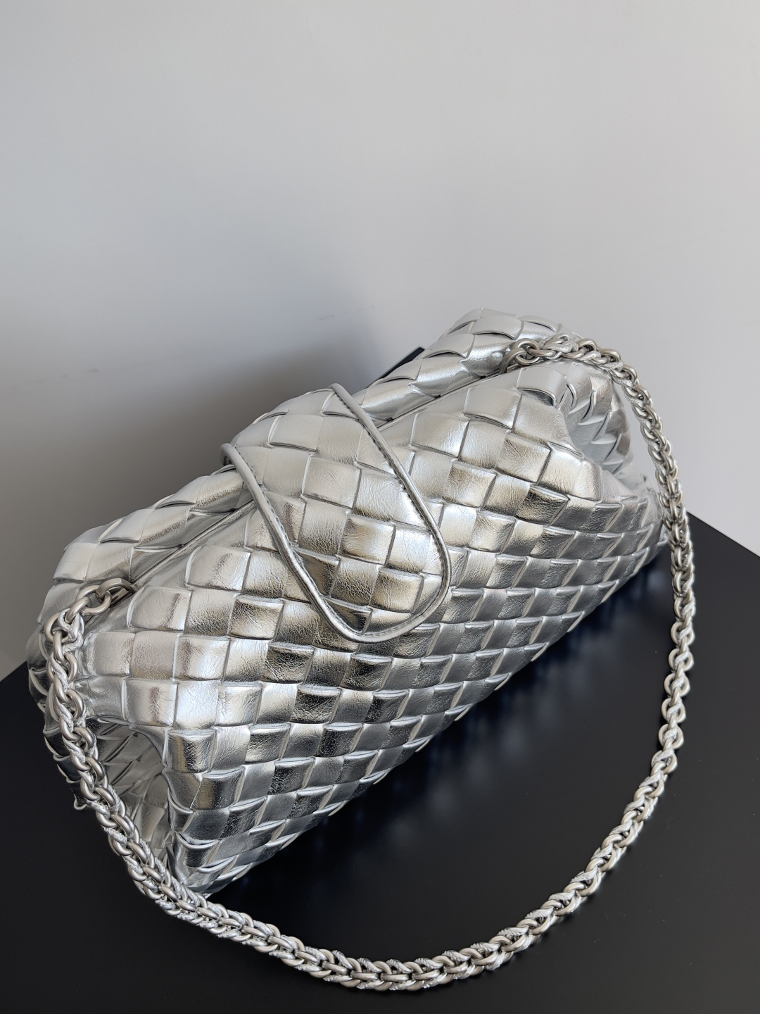 Bottega Veneta Lauren Clutch Chain Handbag