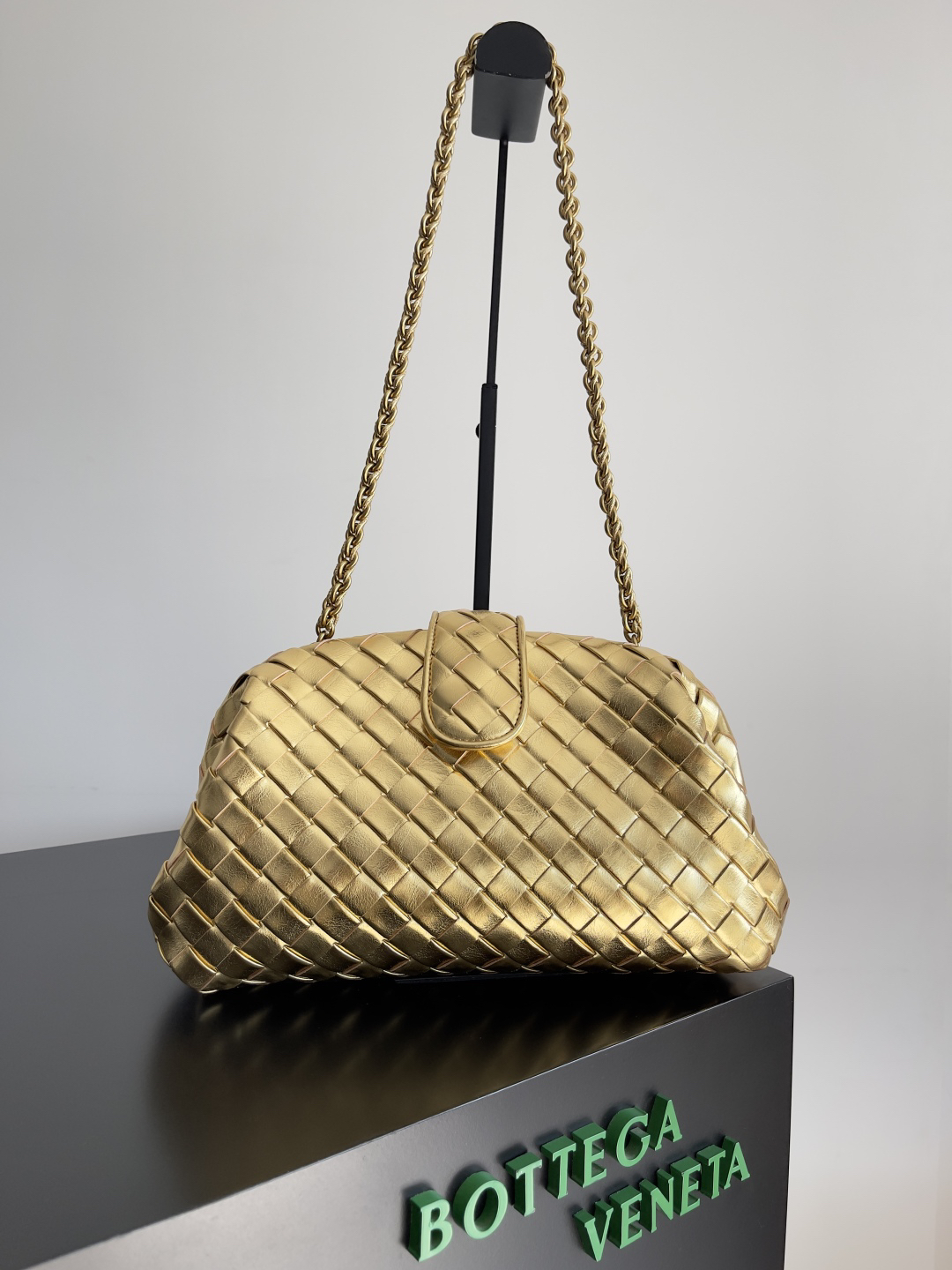 Bottega Veneta Lauren Clutch Chain Handbag