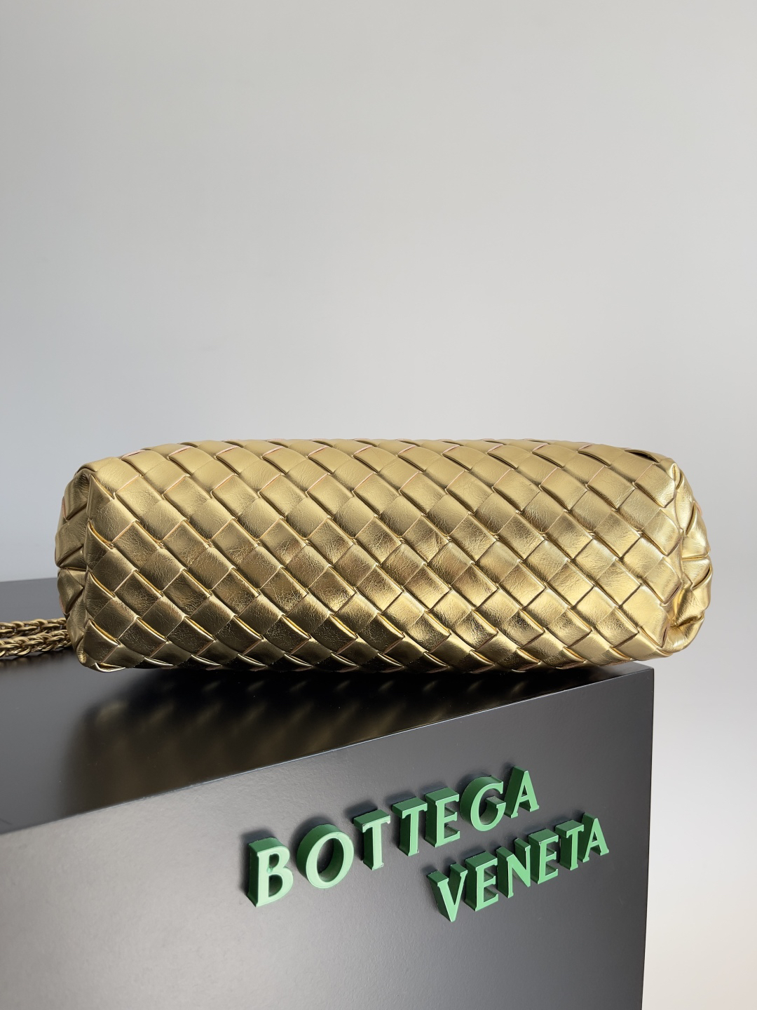 Bottega Veneta Lauren Clutch Chain Handbag