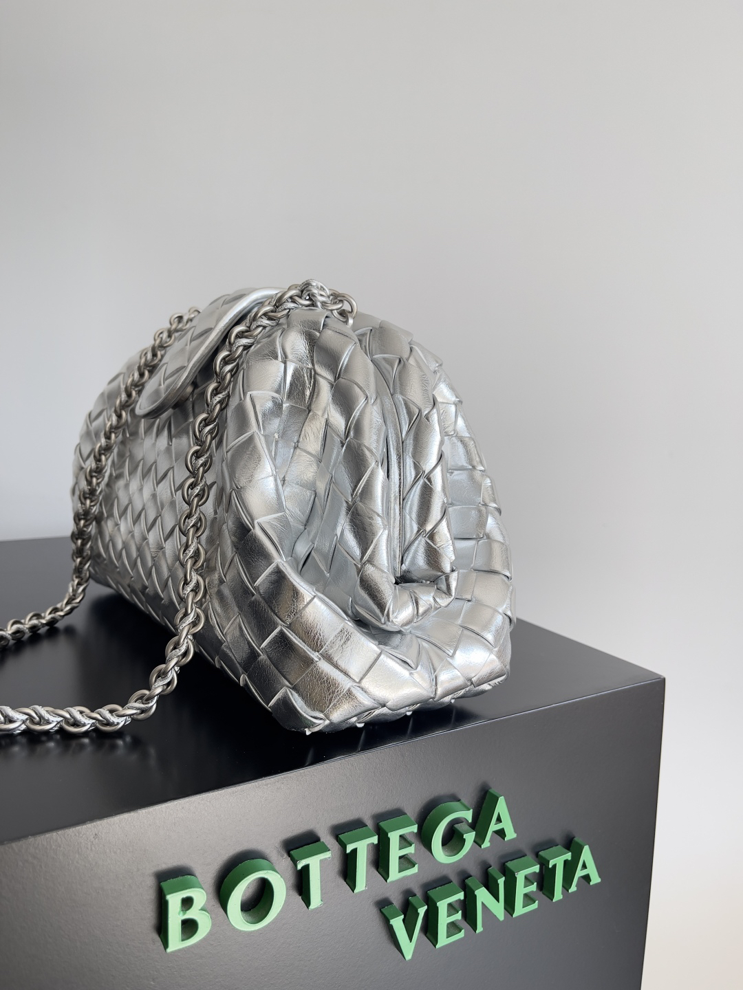 Bottega Veneta Lauren Clutch Chain Handbag