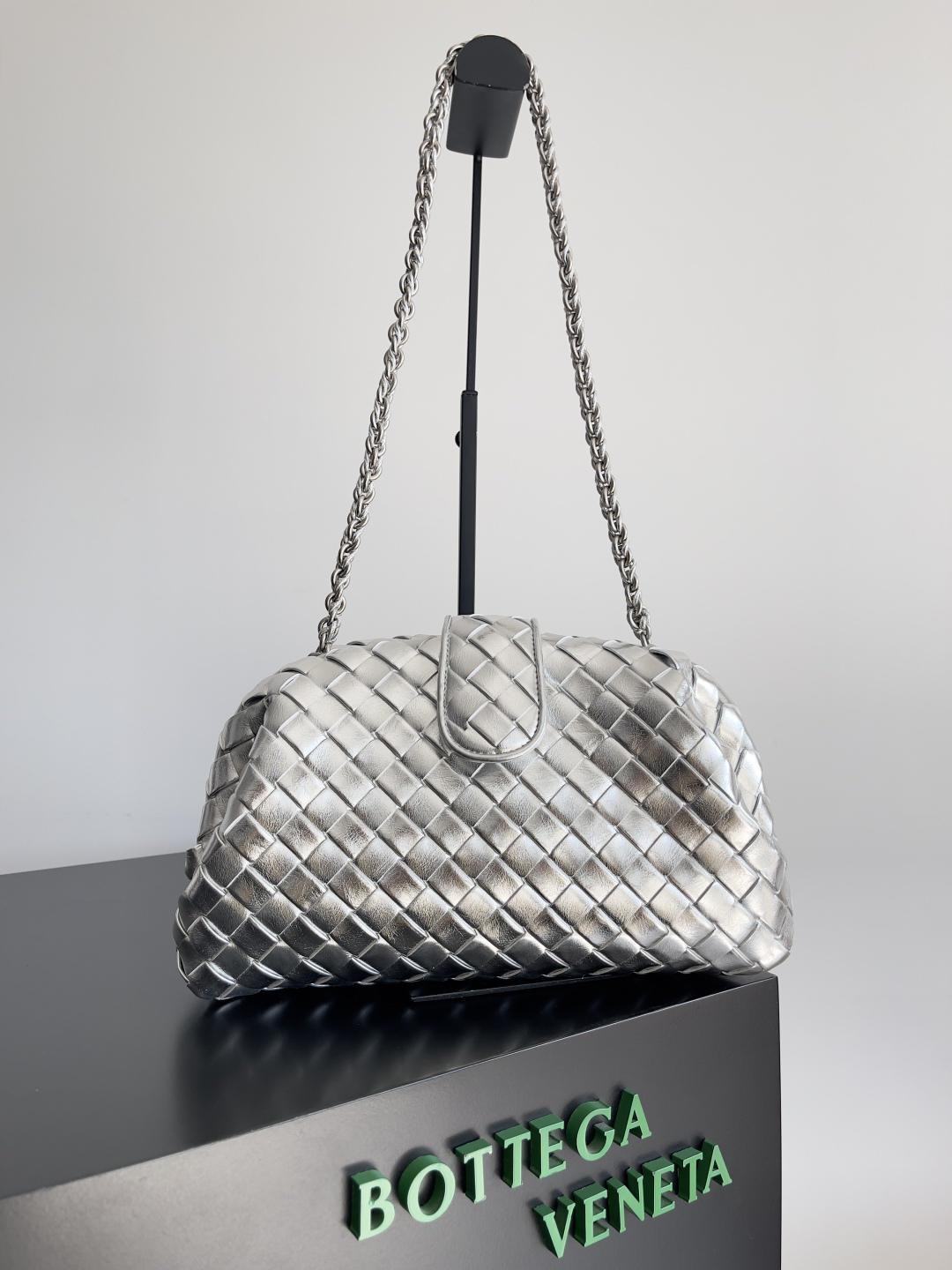 Bottega Veneta Lauren Clutch Chain Handbag