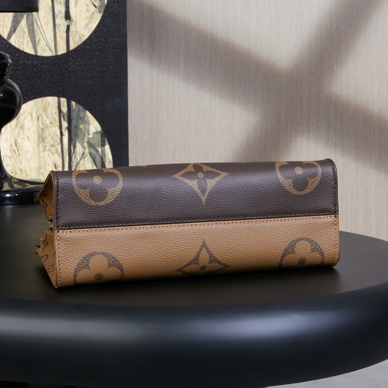 Louis Vuitton ONTHEGO EAST WEST Handbag