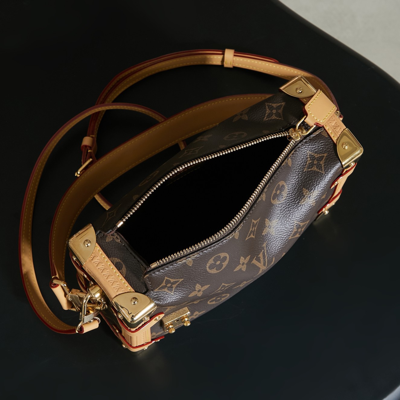 LV Louis Vuitton Monogram Dynamic Chip Handbag