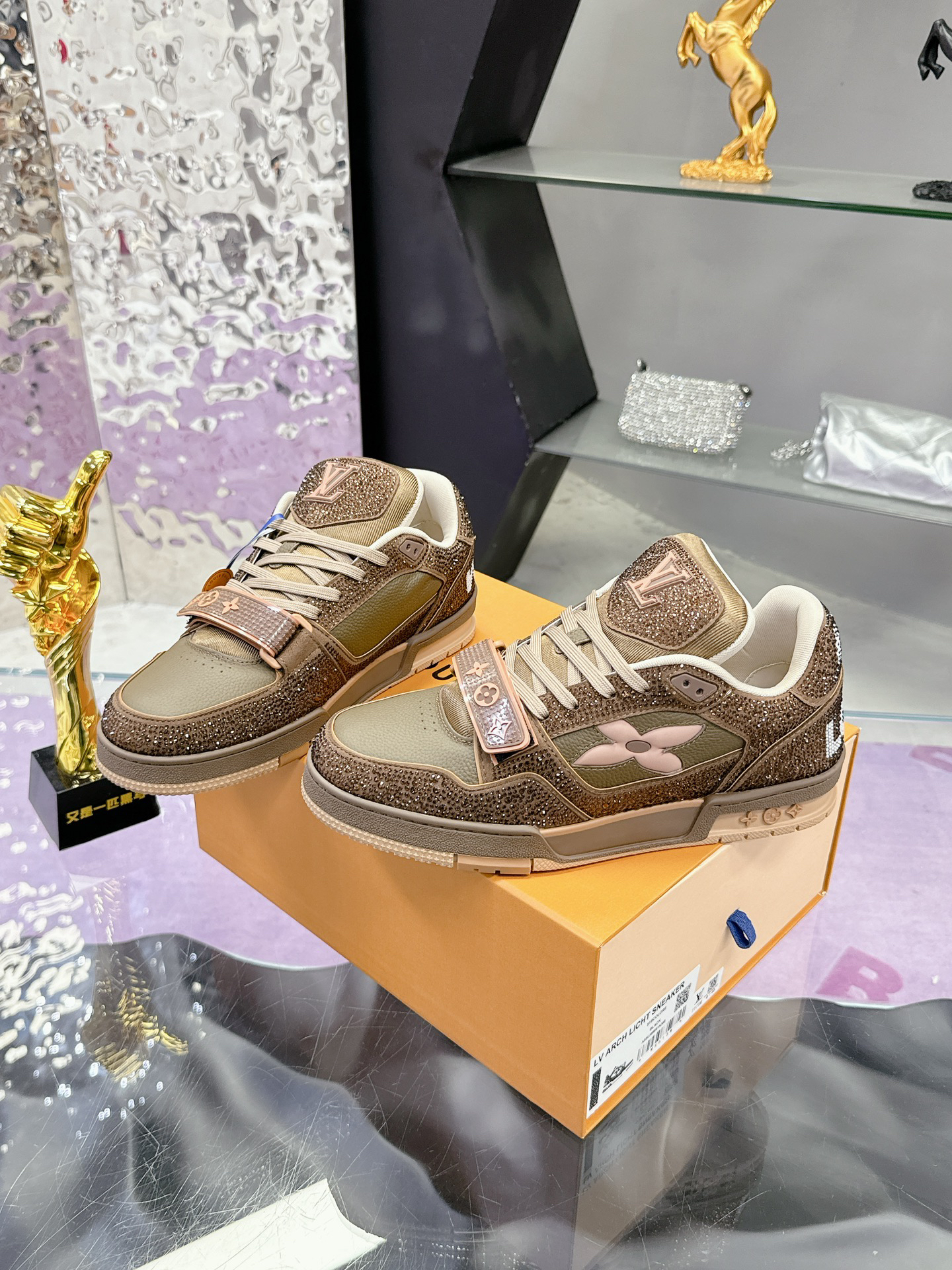 LV Louis Vuitton Trainer Maxi Sneakers