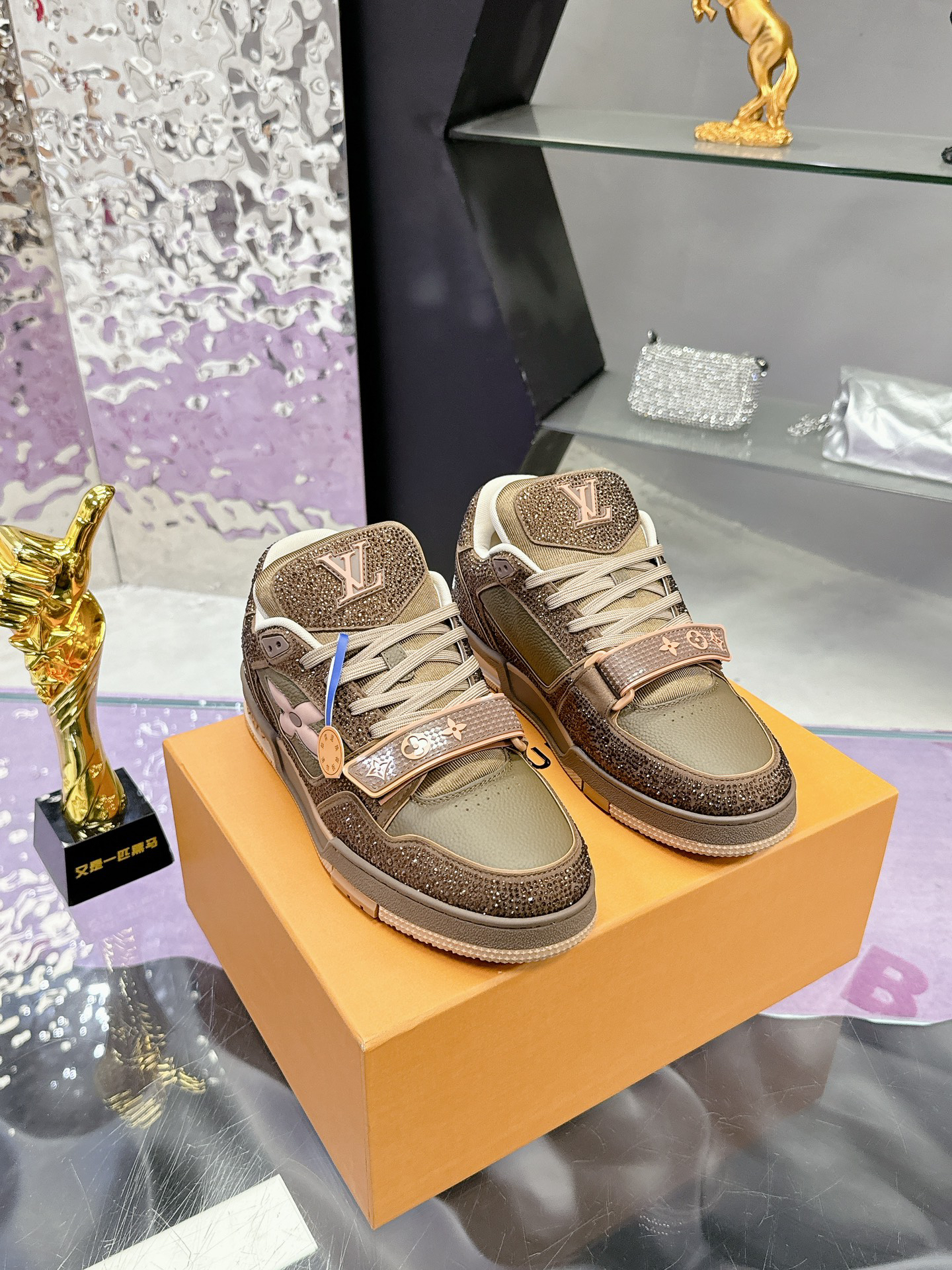 LV Louis Vuitton Trainer Maxi Sneakers