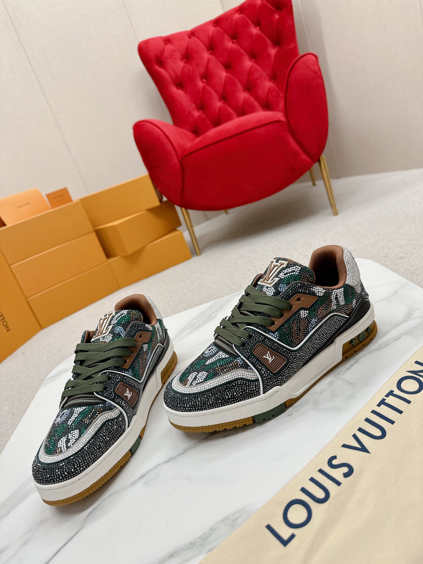 LV Louis Vuitton Trainer Maxi Sneakers