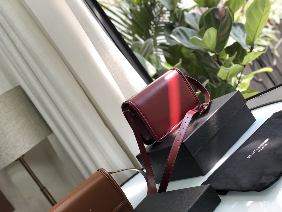 YSL Saint Laurent Medium Cowhide Messenger Bag