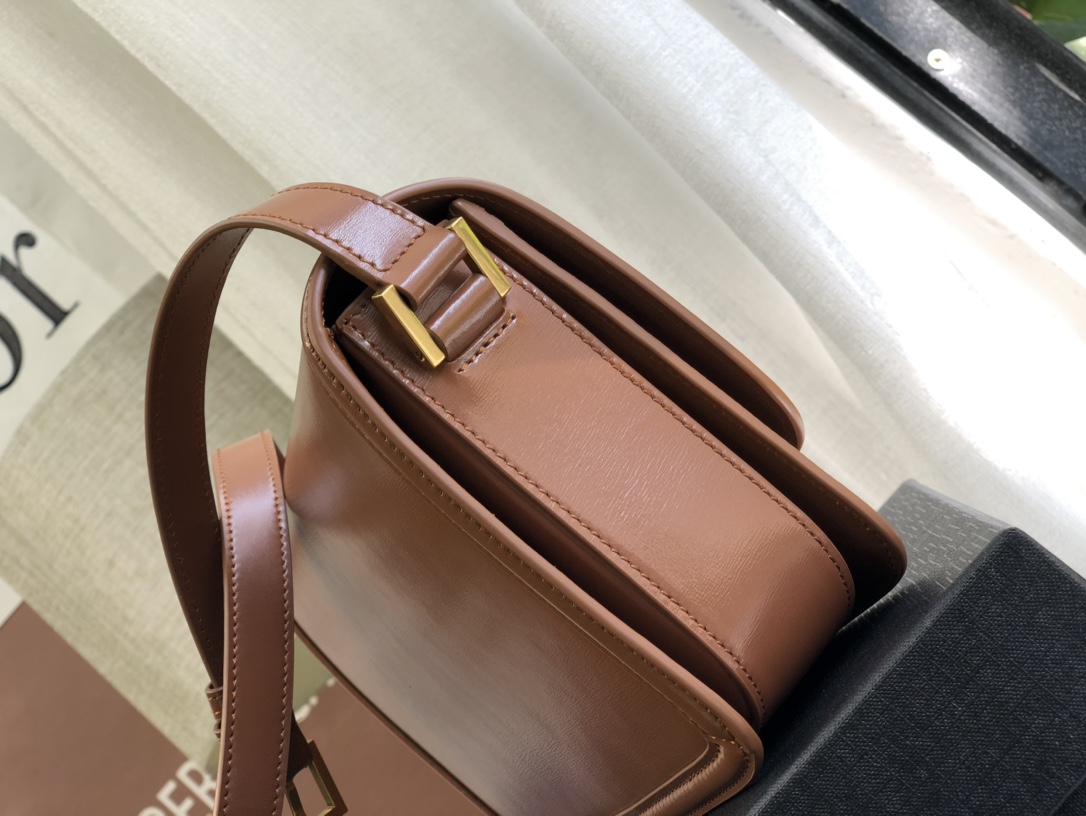 YSL Saint Laurent Medium Cowhide Messenger Bag