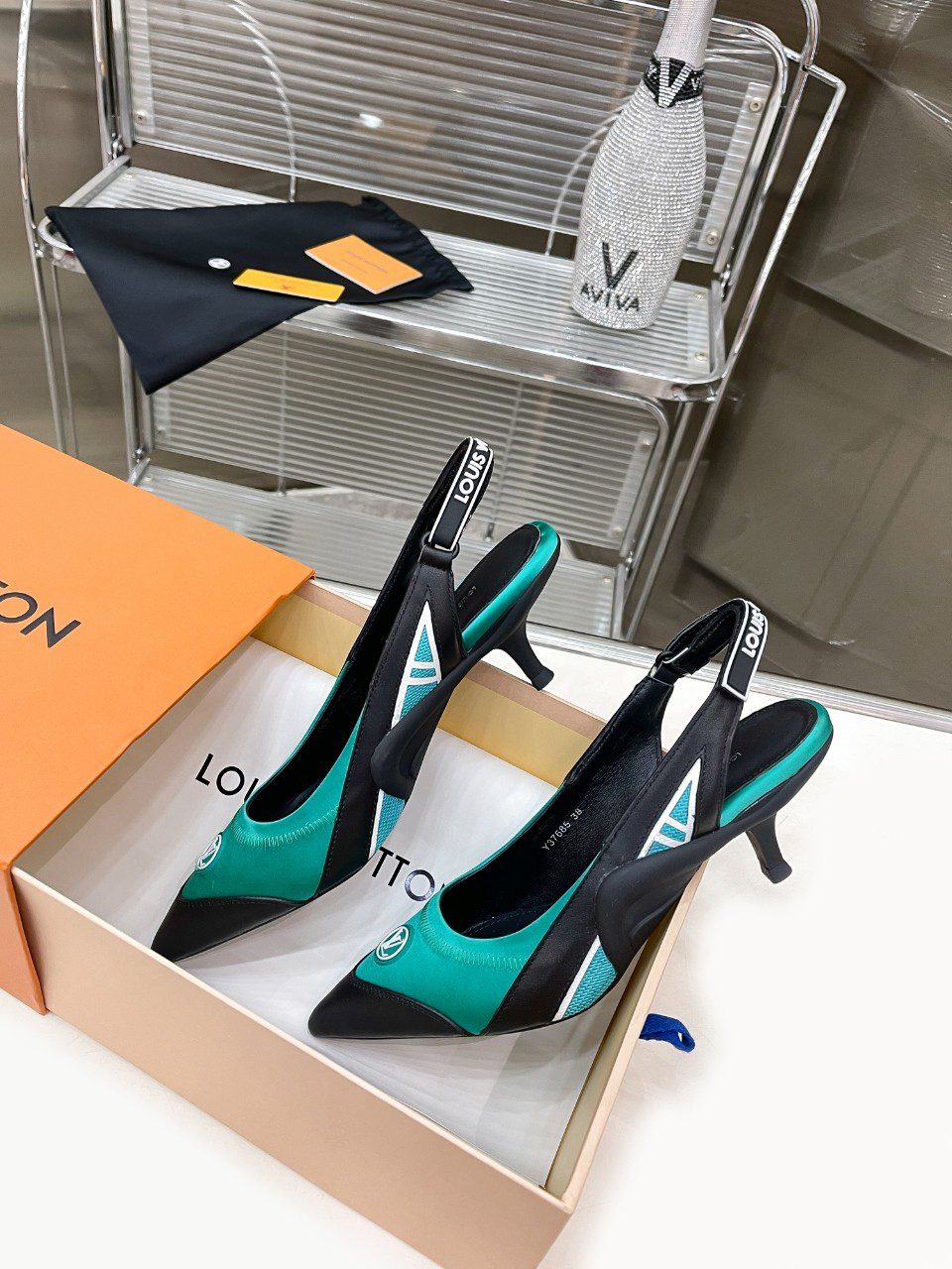 Louis Vuitton LV Leather Pointed-Toe Heels