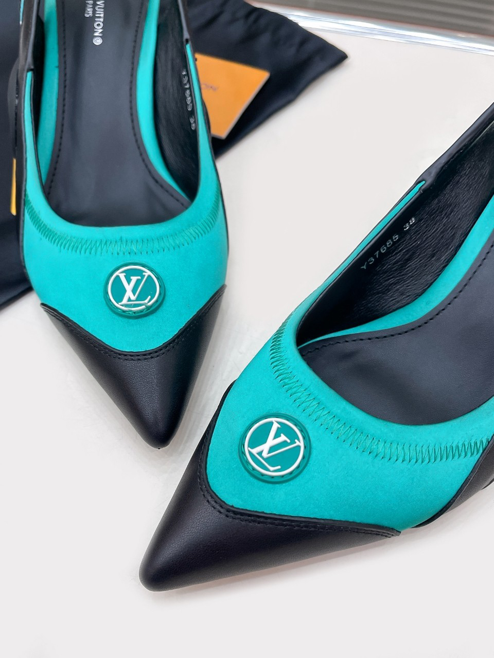 Louis Vuitton LV Leather Pointed-Toe Heels