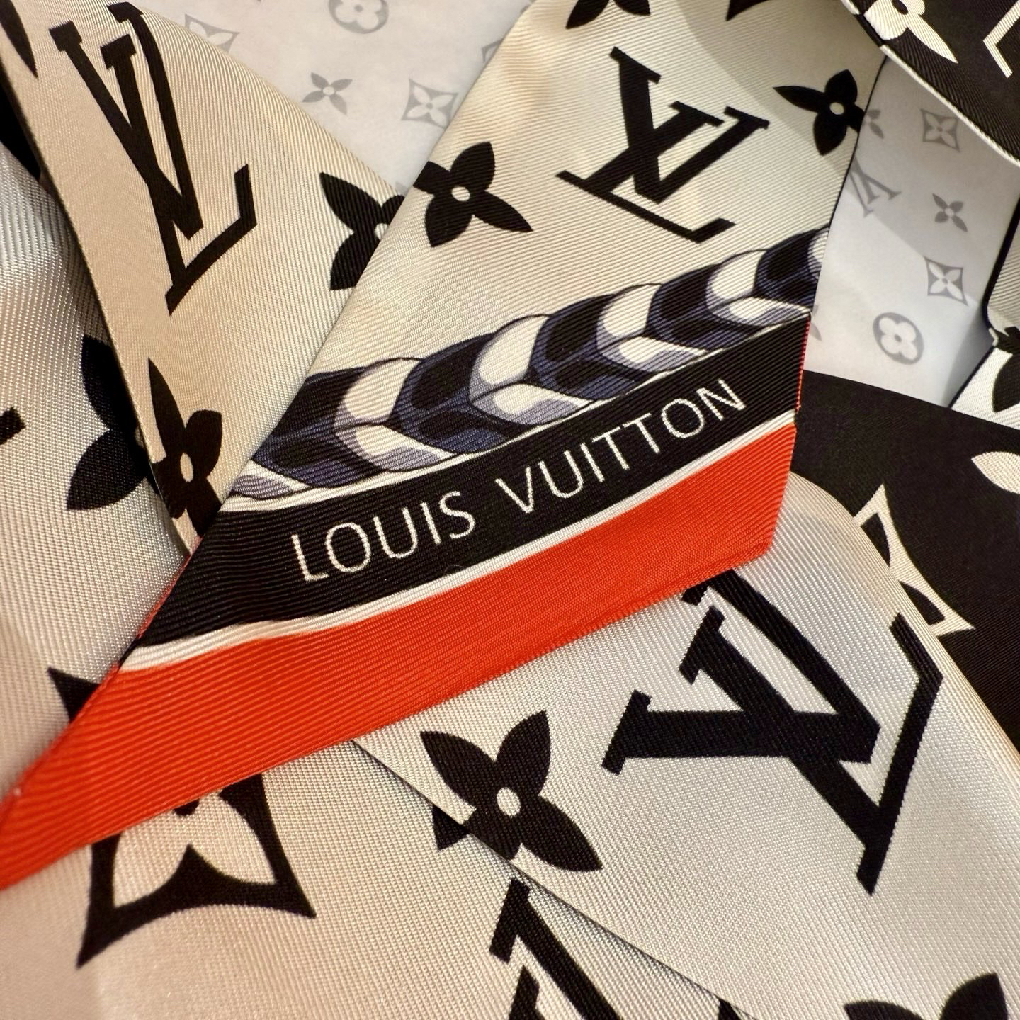 LV Crafty Bi-Color Hair Tie