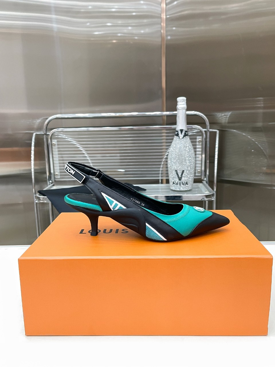 Louis Vuitton LV Leather Pointed-Toe Heels