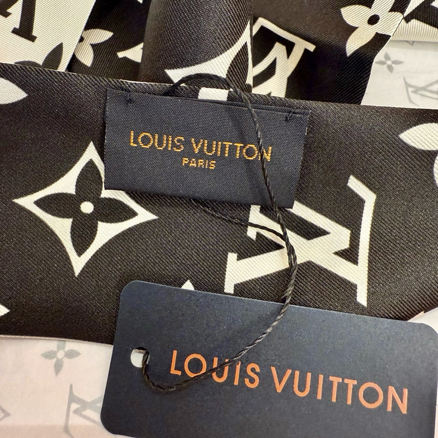 LV Crafty Bi-Color Hair Tie