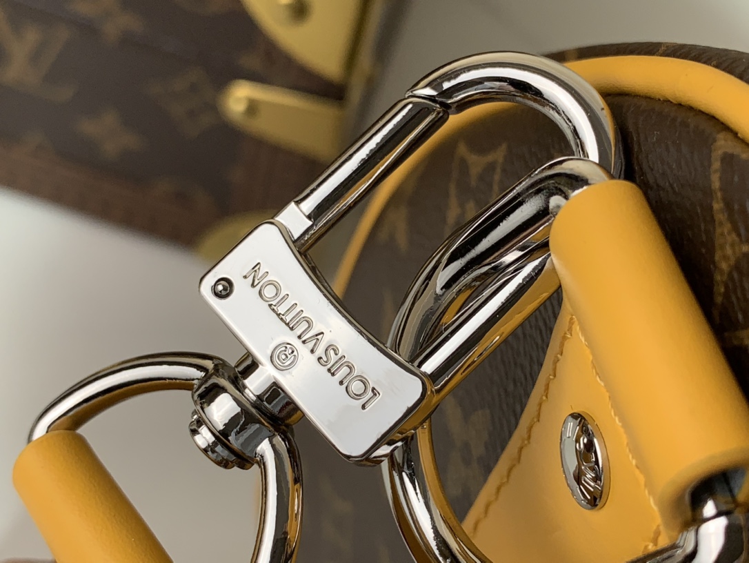 LV Keepall Bandoulière 35 Bag