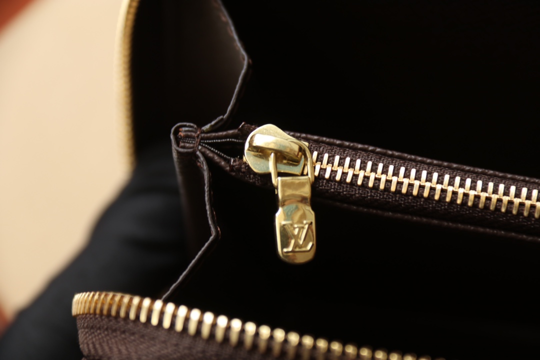 Louis Vuitton LV Zippy Large Wallet