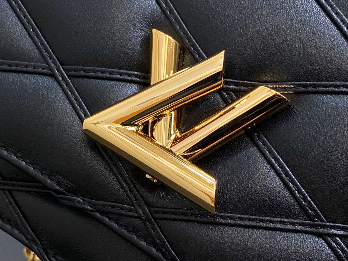 Louis Vuitton LV Wallet on Chain GO-14 Bag