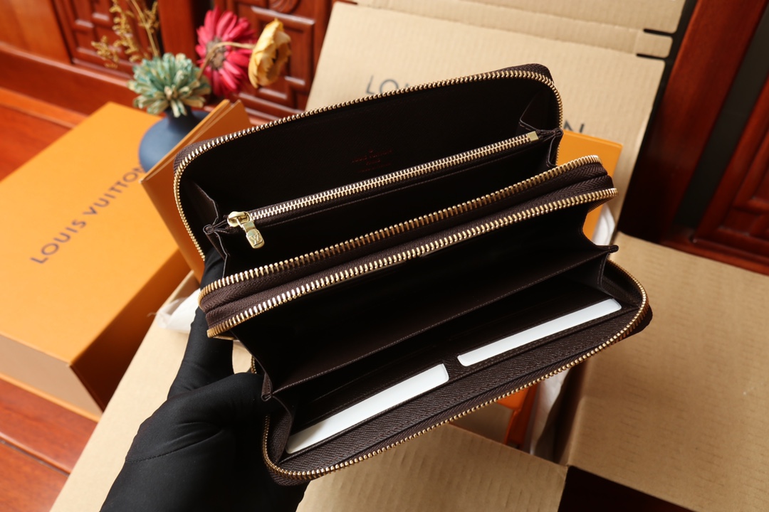 Louis Vuitton LV Zippy Large Wallet