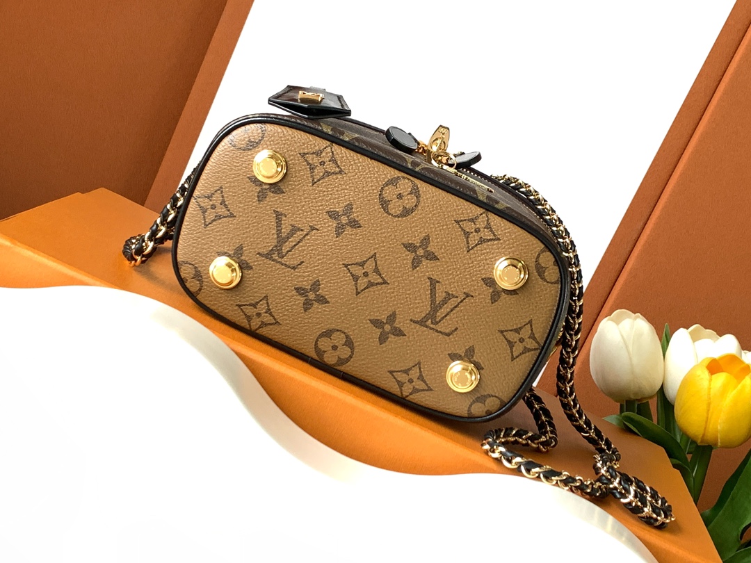 LV Louis Vuitton Monogram Cosmetic Pouch with Chip