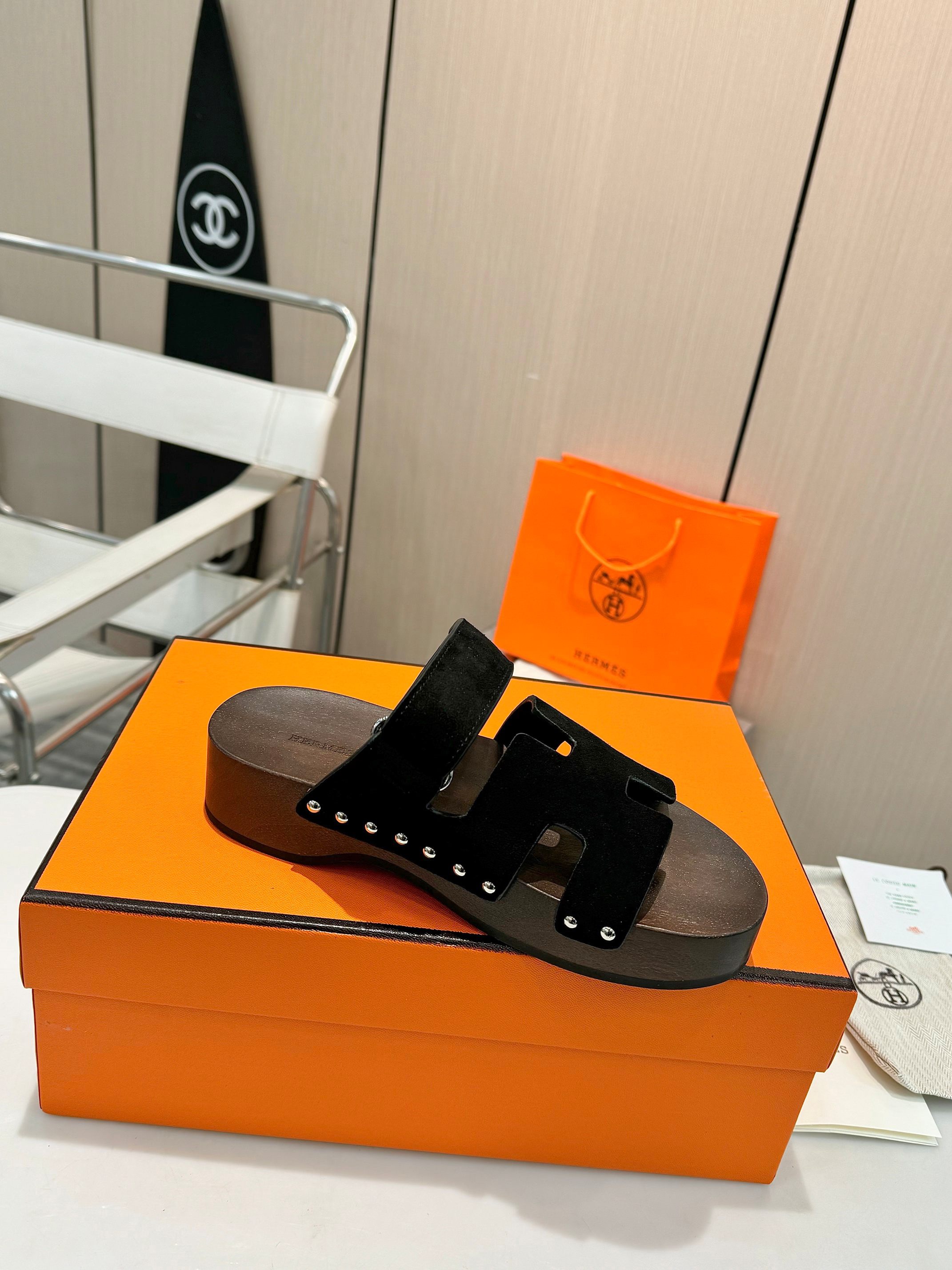 Hermès Oran slippers