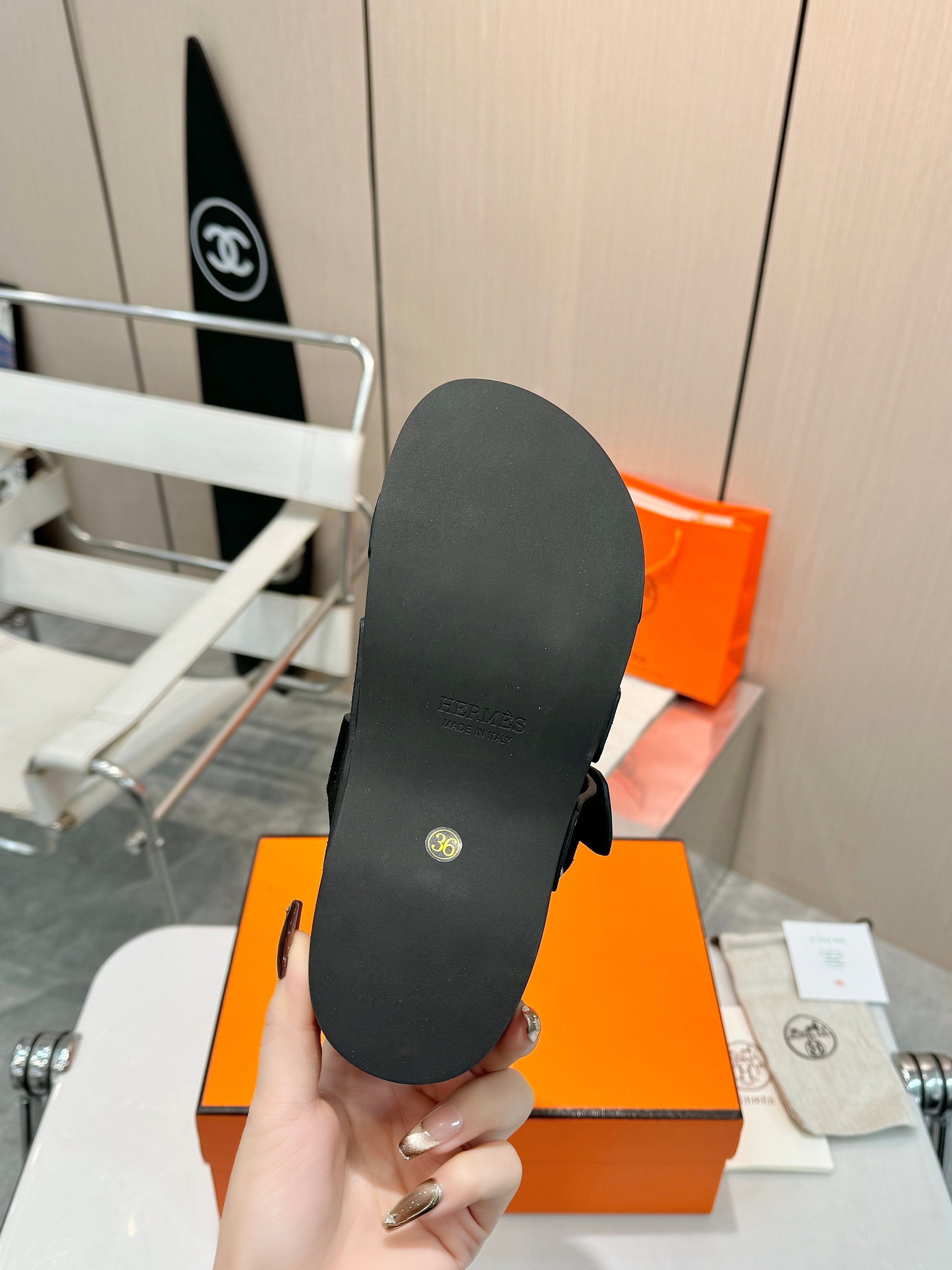 Hermès Oran slippers