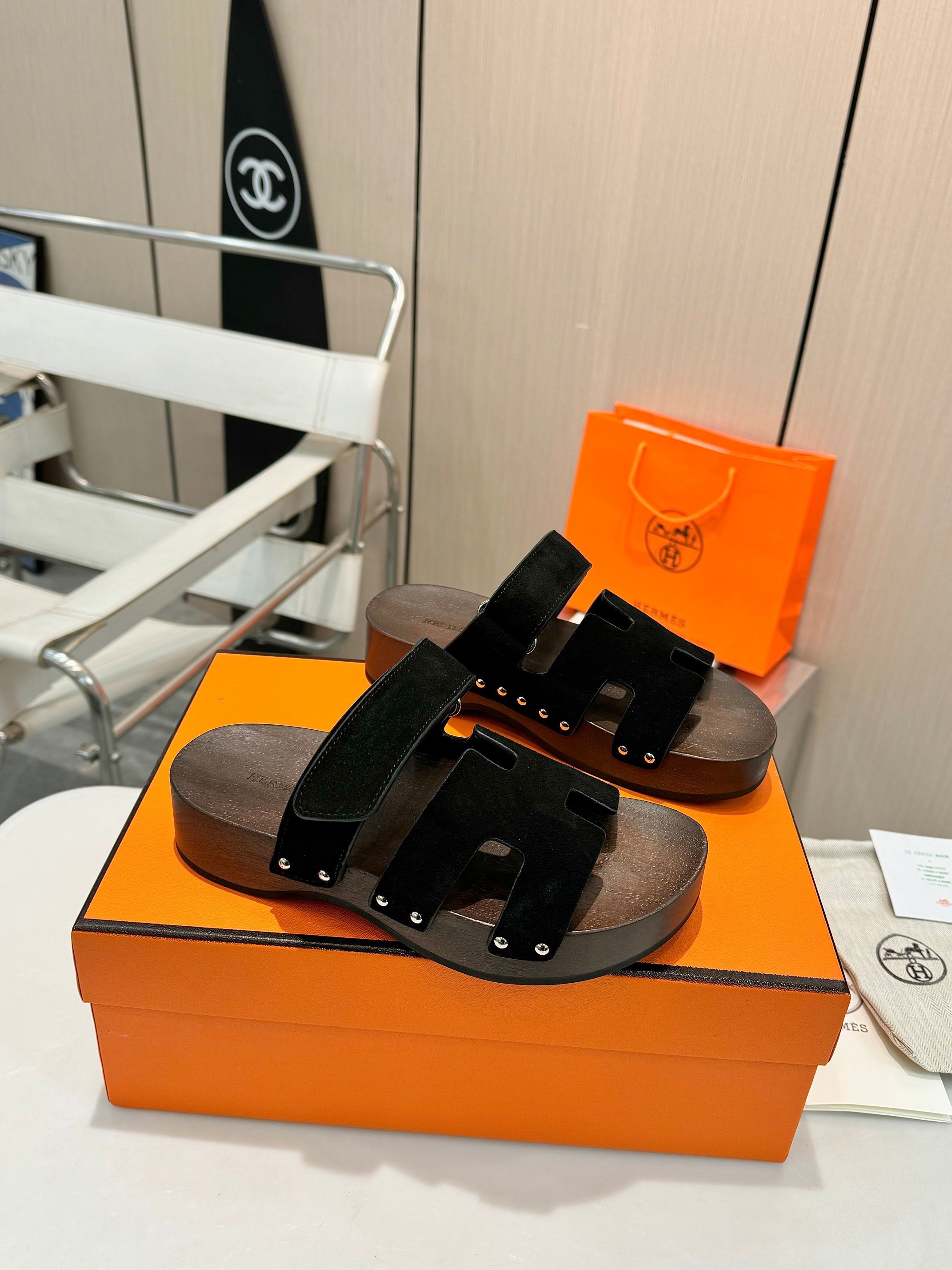 Hermès Oran slippers